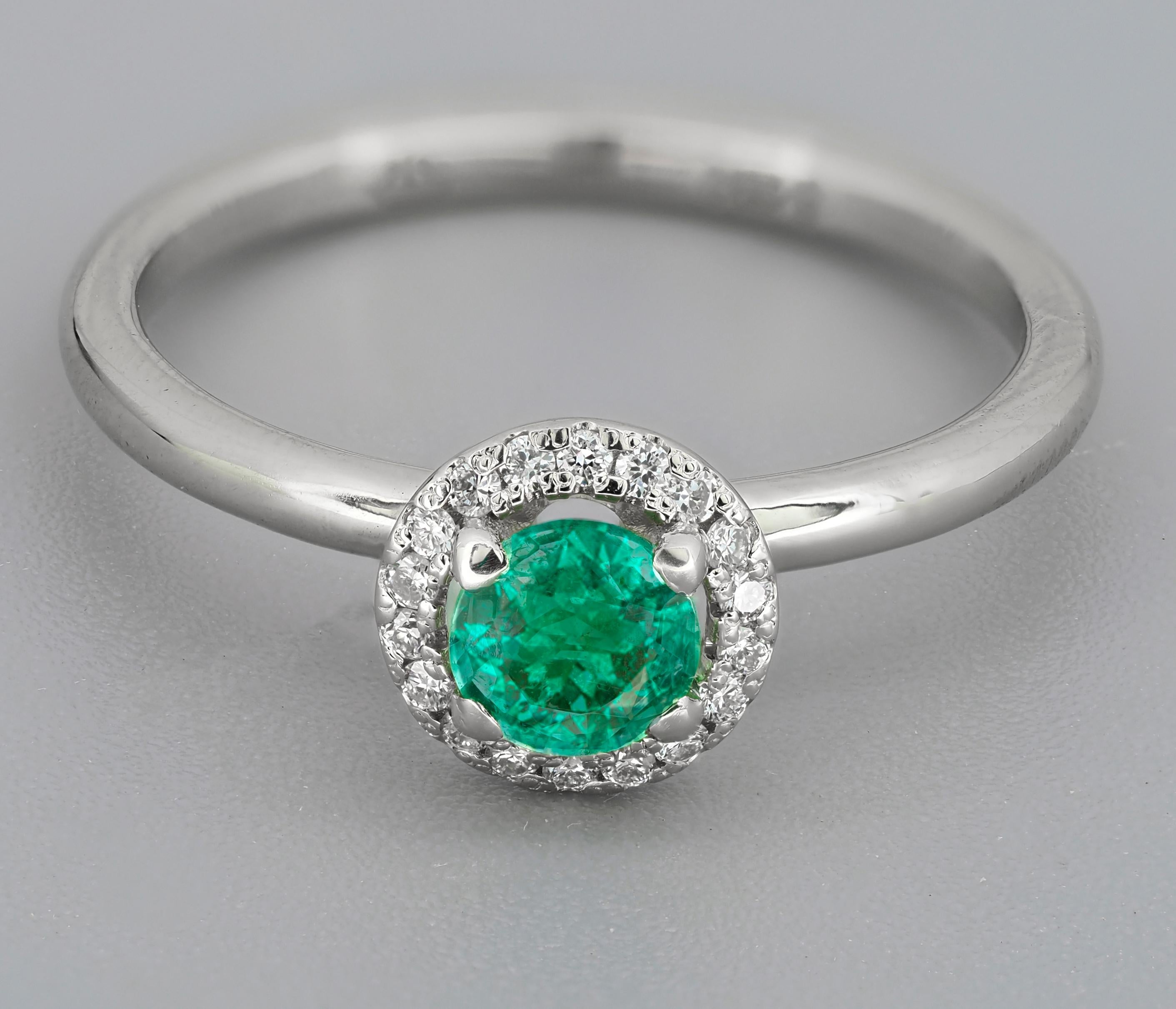 14k Gold Ring with Emerald and Diamonds, Emerald Halo Ring In New Condition In Istanbul, TR