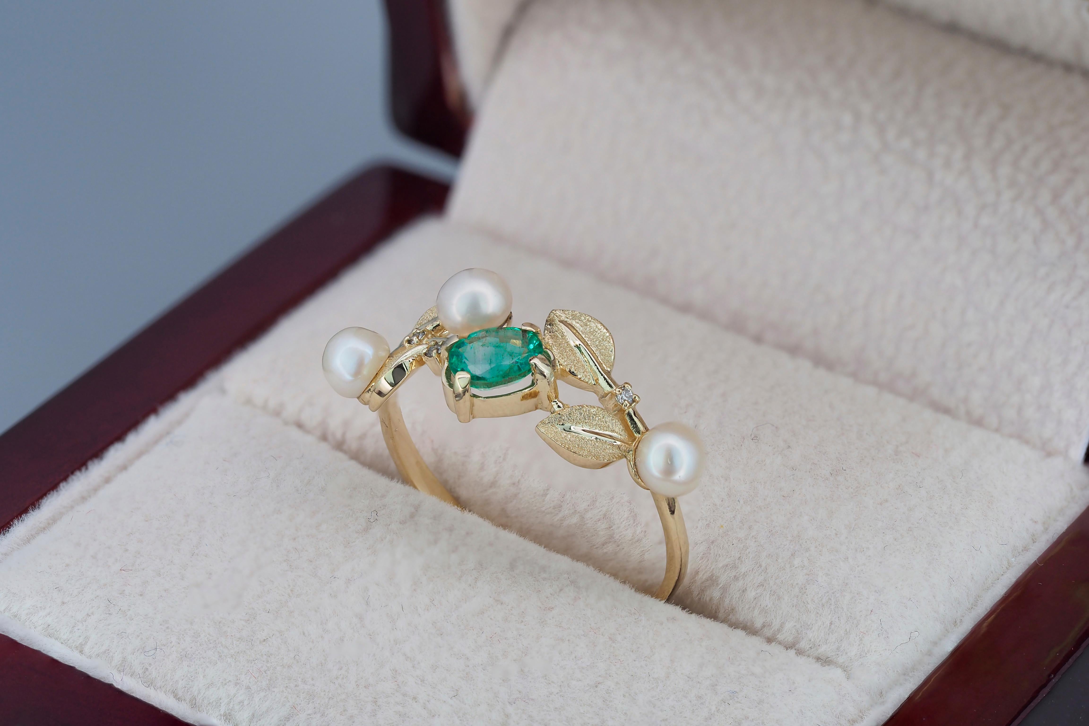 Oval Cut 14k Gold Ring with Emerald, Pearls and Diamonds