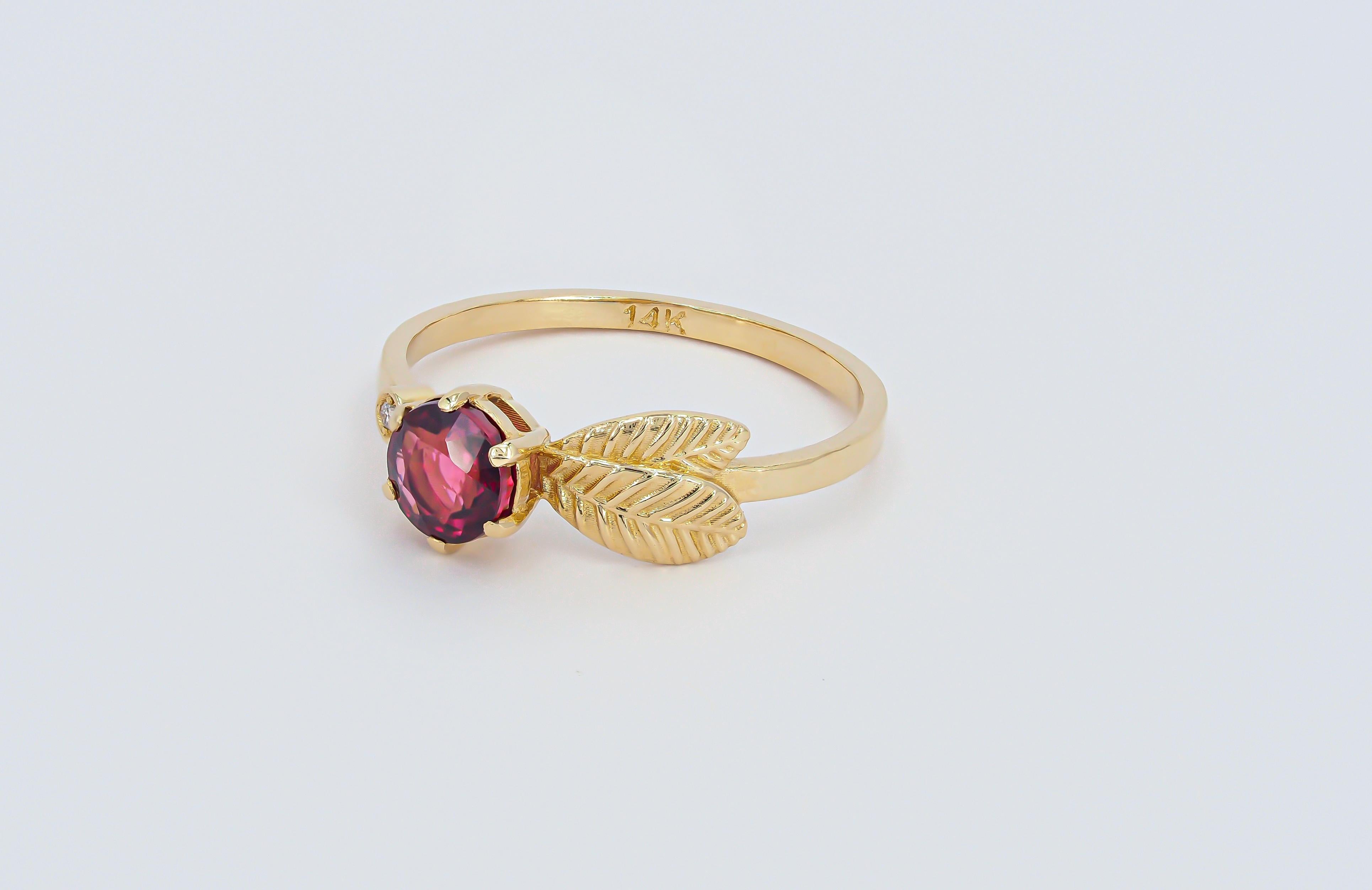 For Sale:  14k Gold Ring with Garnet and Diamonds 4
