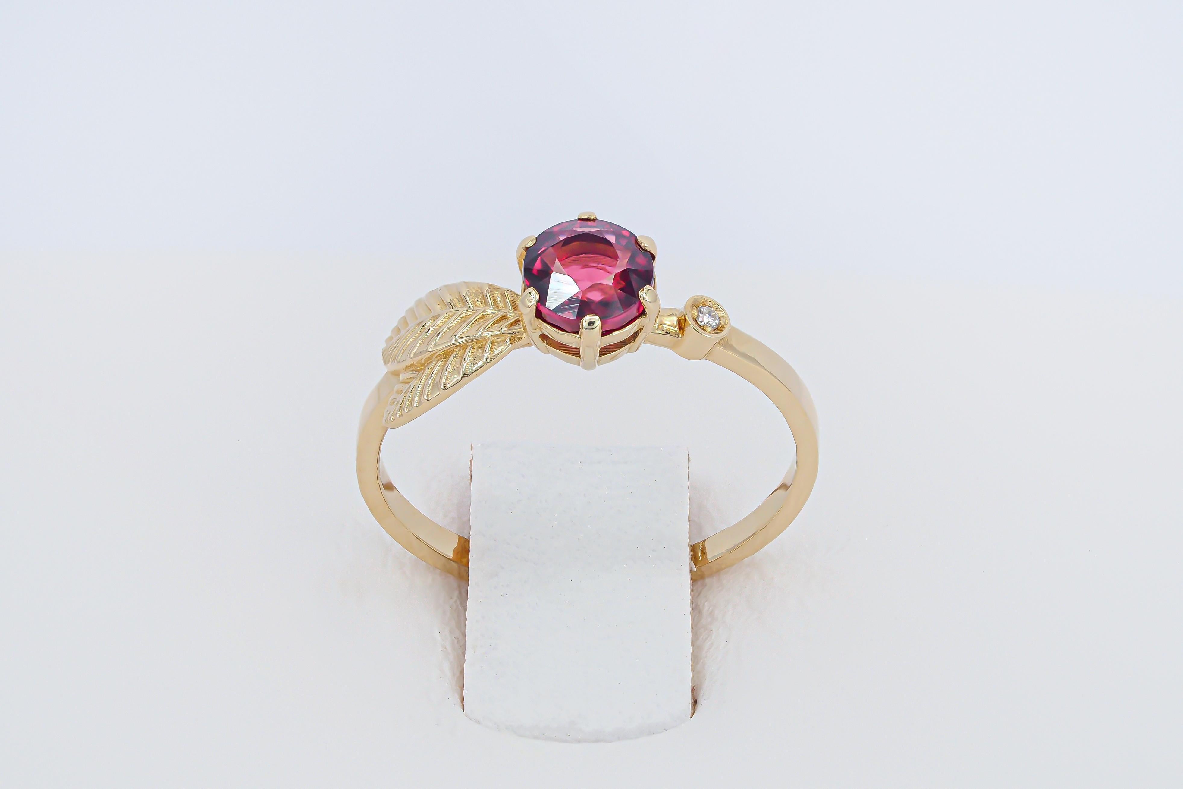 For Sale:  14k Gold Ring with Garnet and Diamonds 5