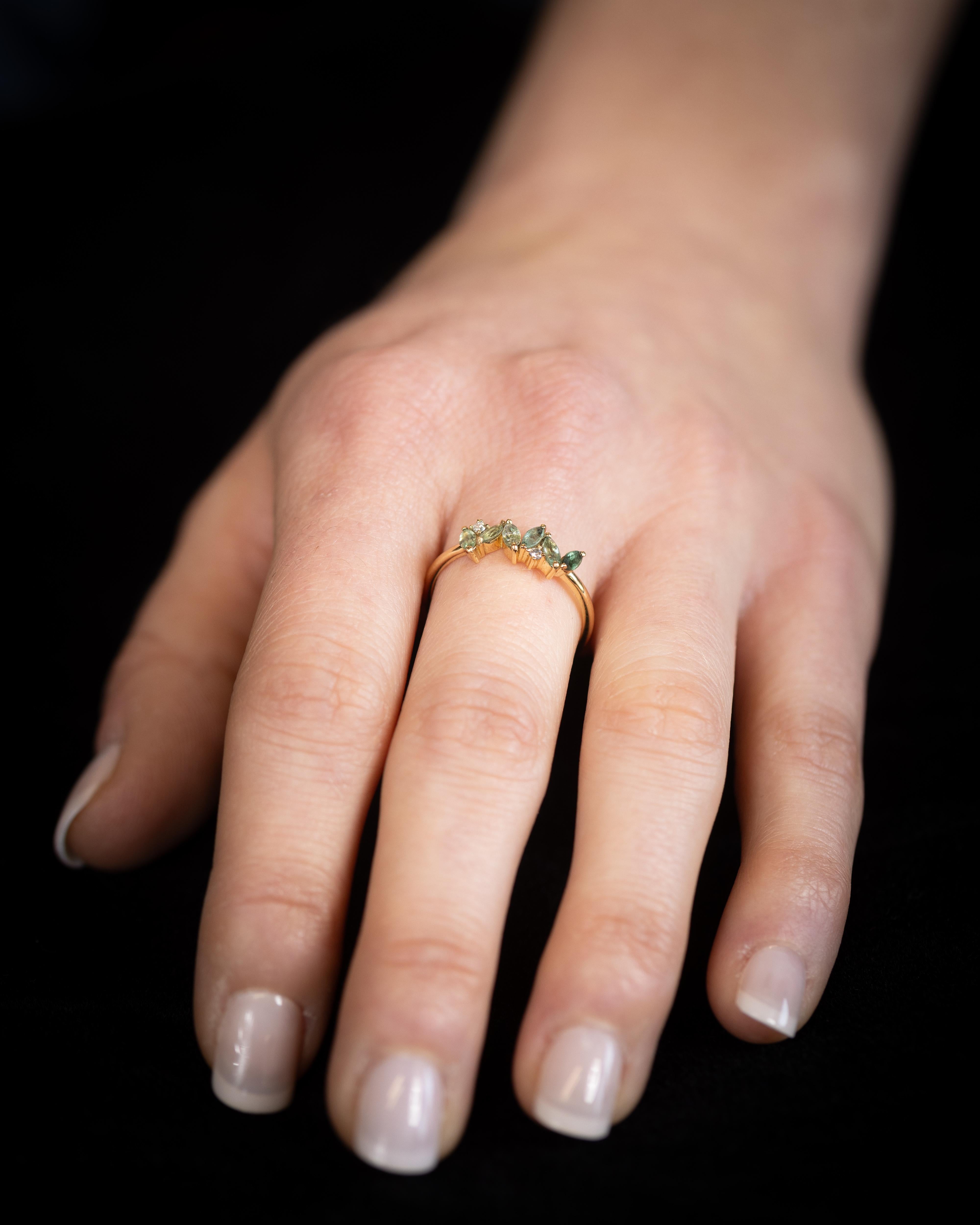 Anello in oro 14K con tormalina verde e diamanti In condizioni ottime in vendita a Nantucket, MA