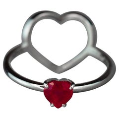 Anillo de Oro de 14k con Rubí Corazón y Diamantes. Anillo de rubí con piedra de nacimiento de julio
