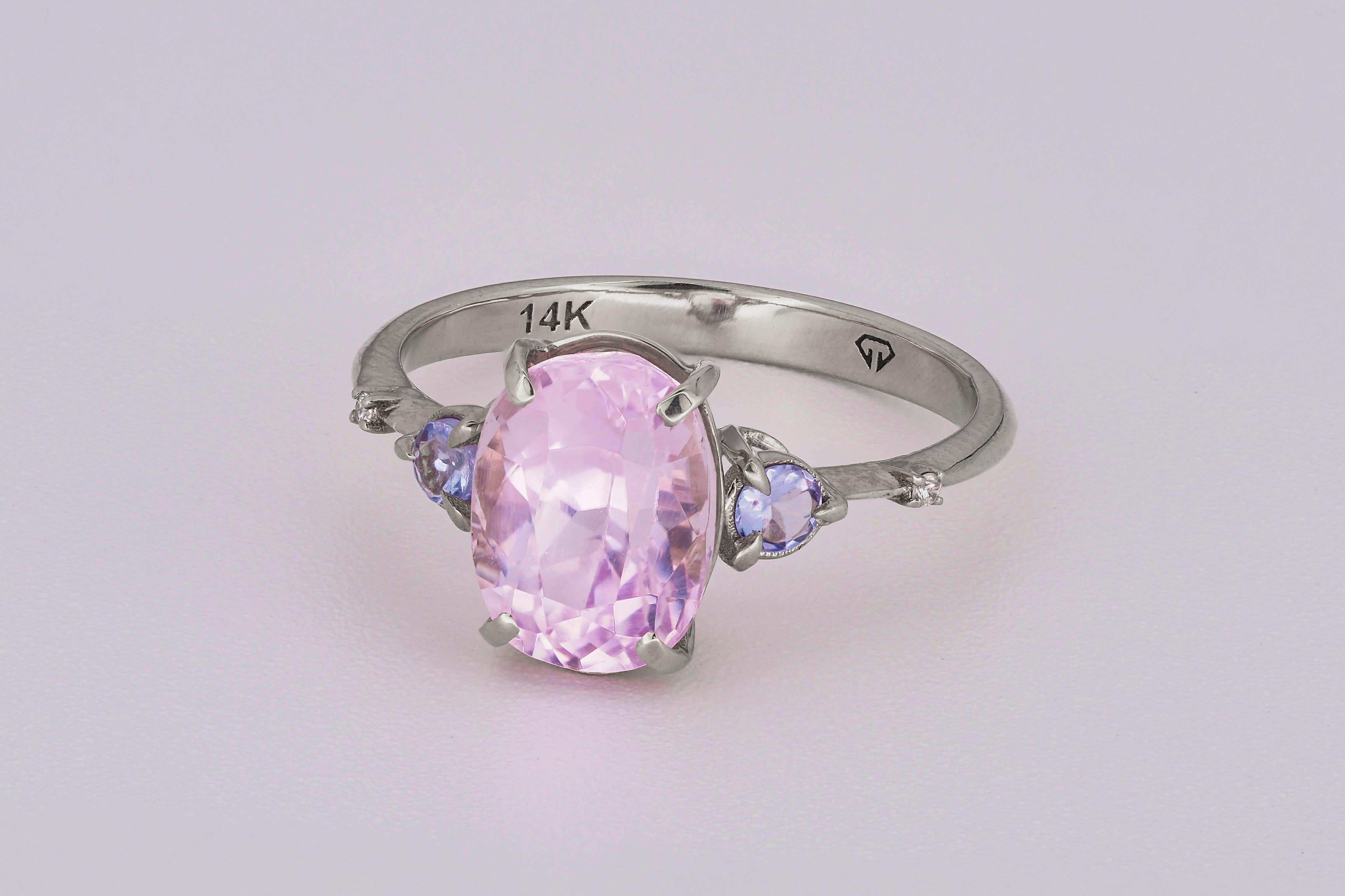 For Sale:  14k Gold Ring with Kunzite, Side Tanzanites and Diamonds 4