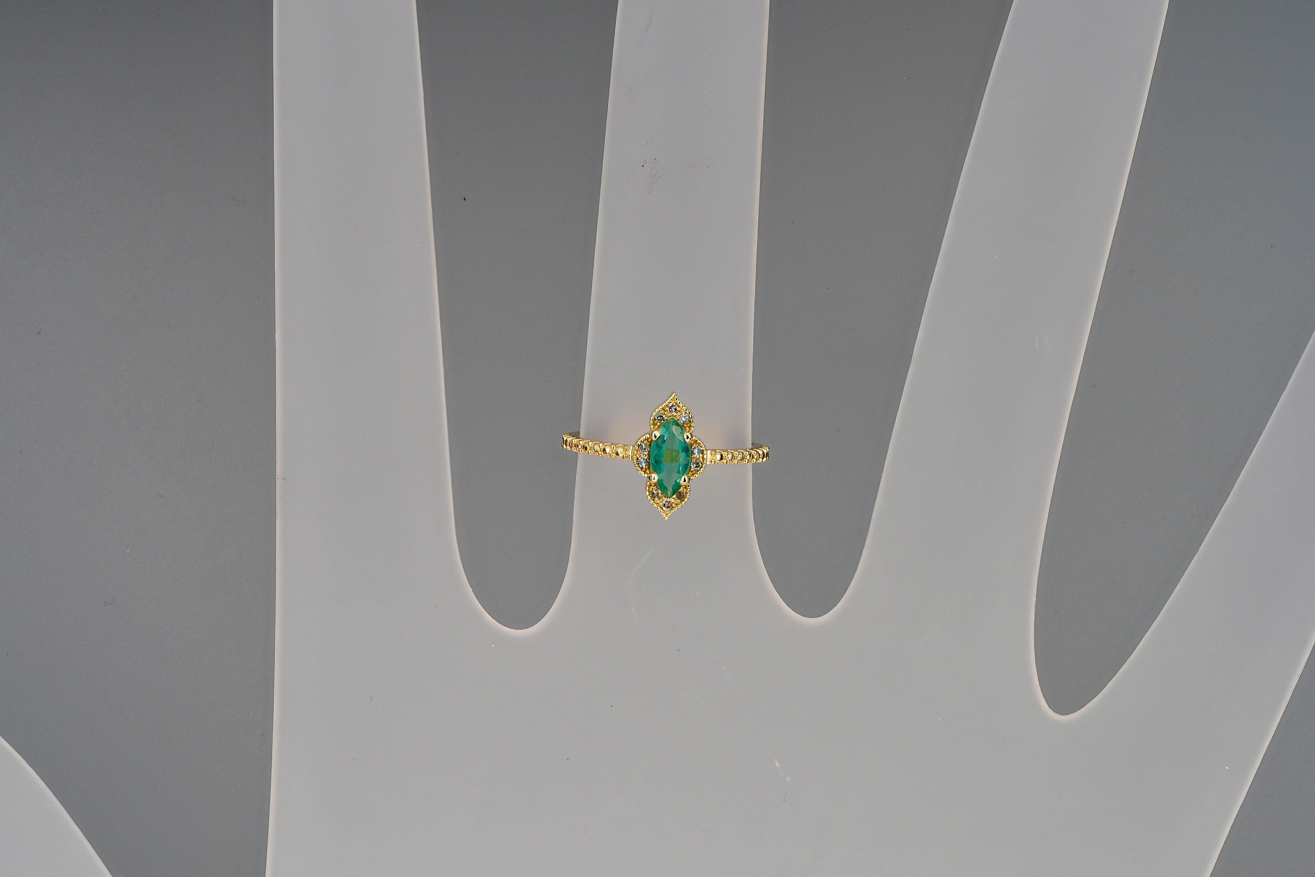 Im Angebot: 14 Karat Gold Ring mit Smaragd im Marquise-Schliff und Diamanten () 9