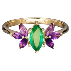14k Gold Ring with Marquise Emerald and Amethysts