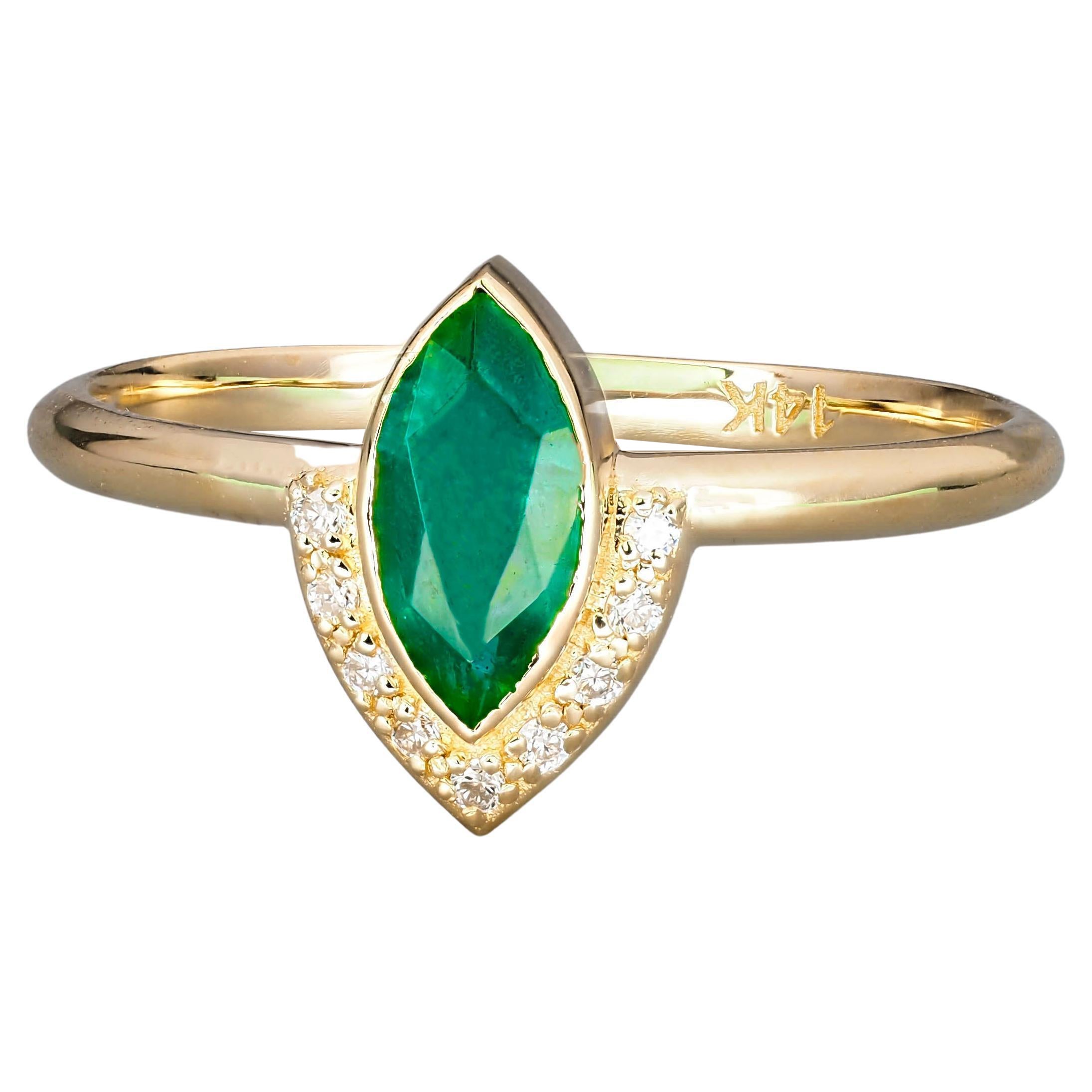 14 Karat Goldring mit Marquise-Smaragd und Diamanten