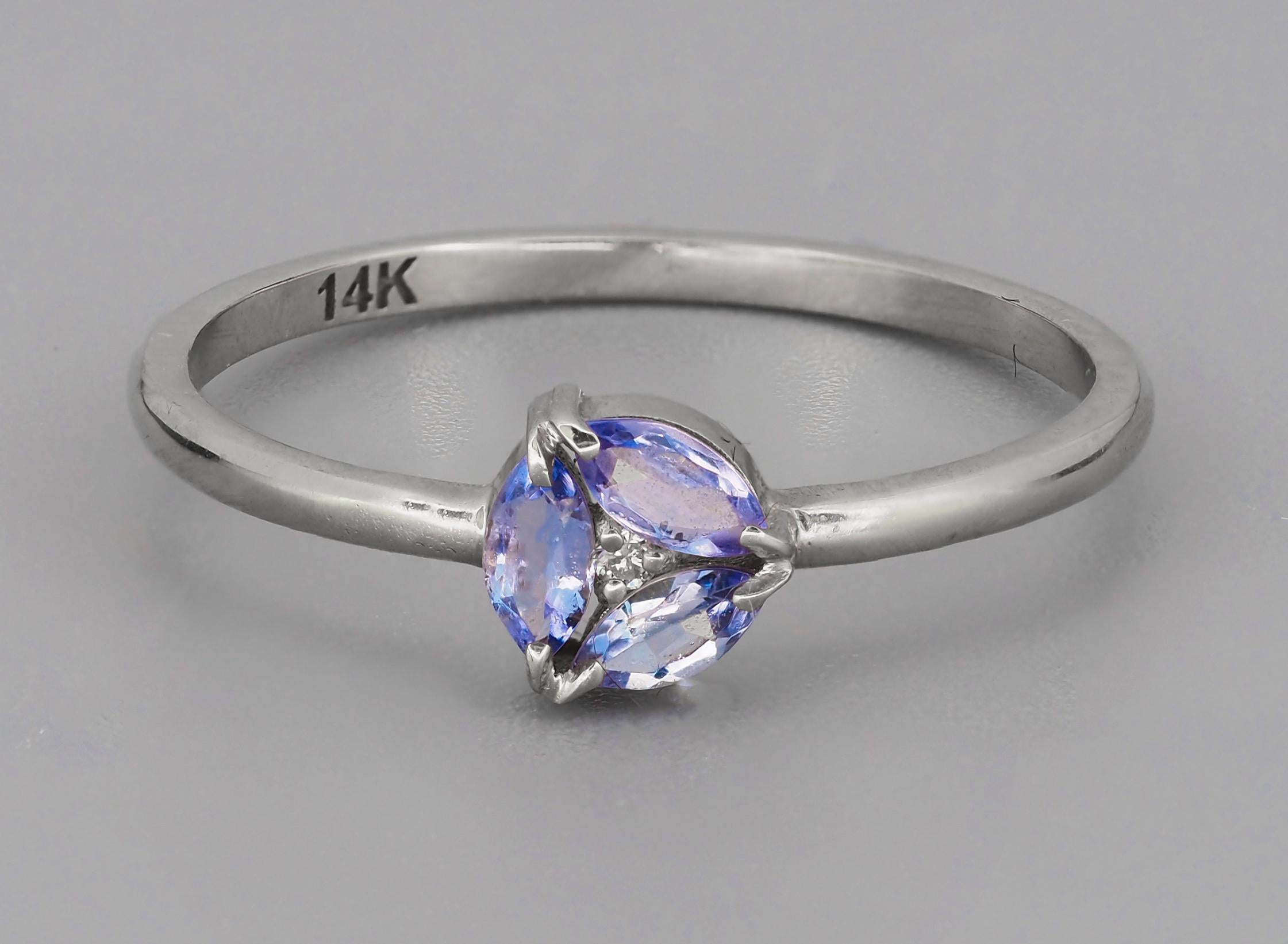 En vente :  Bague en or 14 carats avec tanzanite marquise et diamants 2