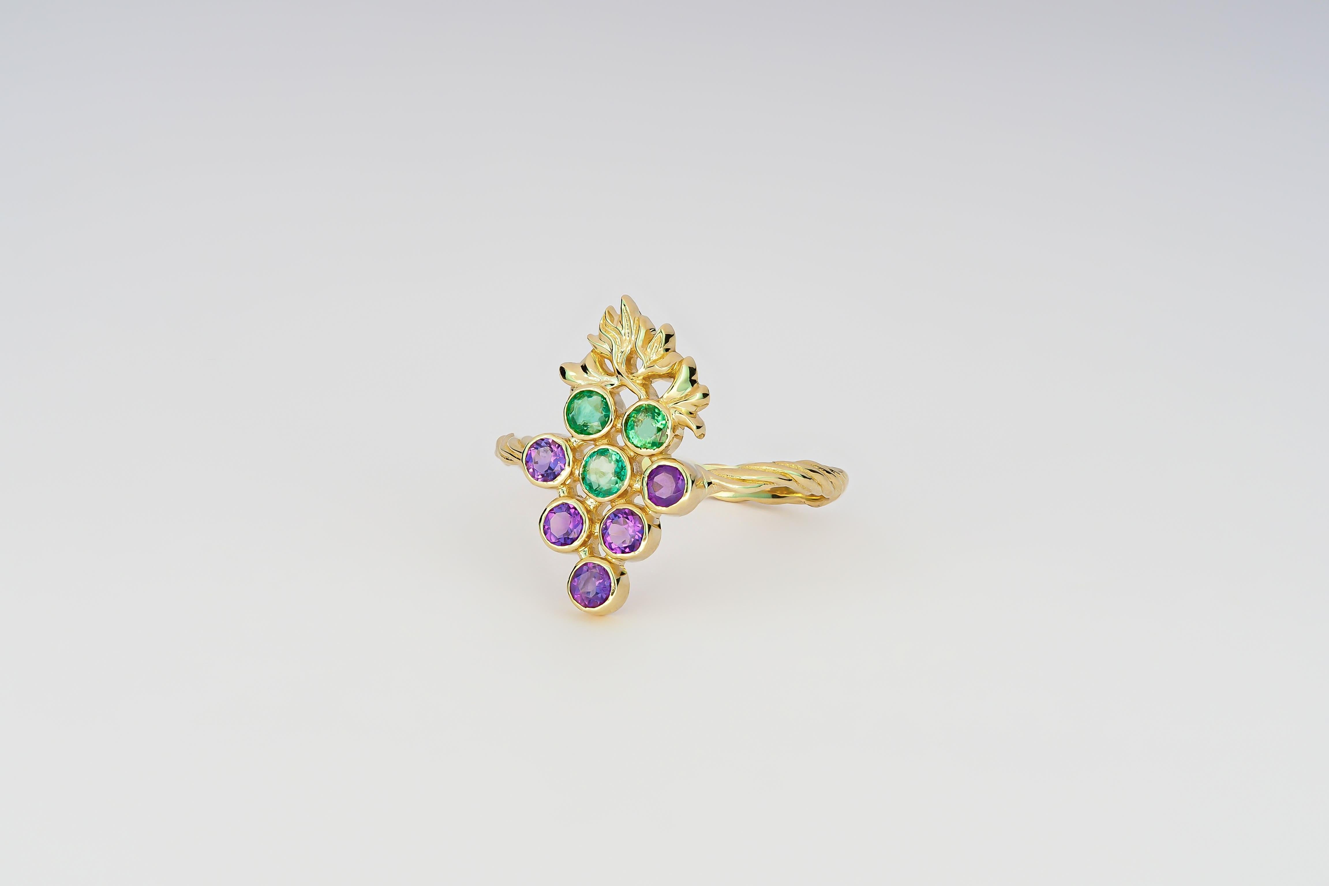 Round Cut 14k Gold Ring with Natural Emeralds and Amethysts