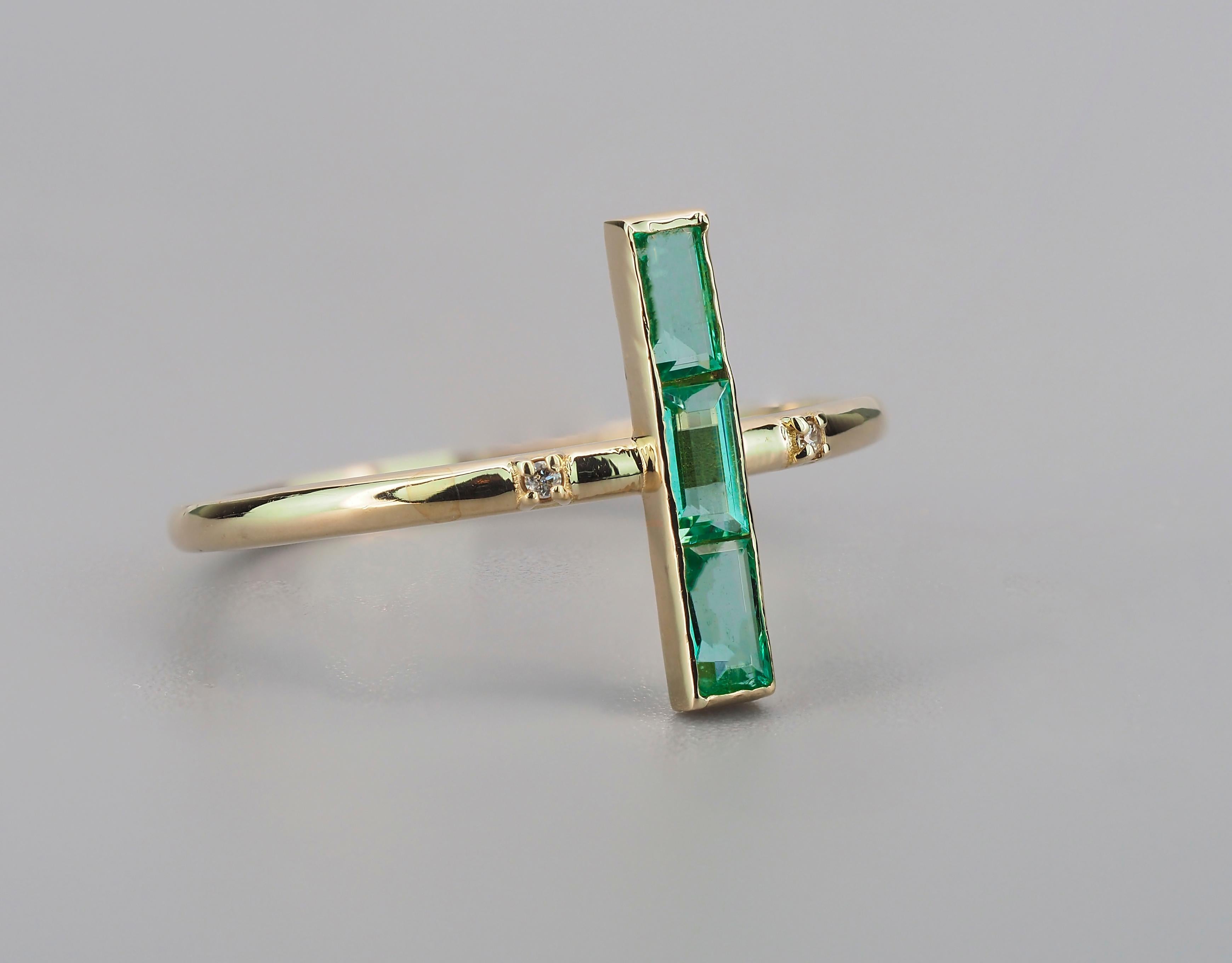 Modern 14k gold ring with natural Emeralds.  For Sale