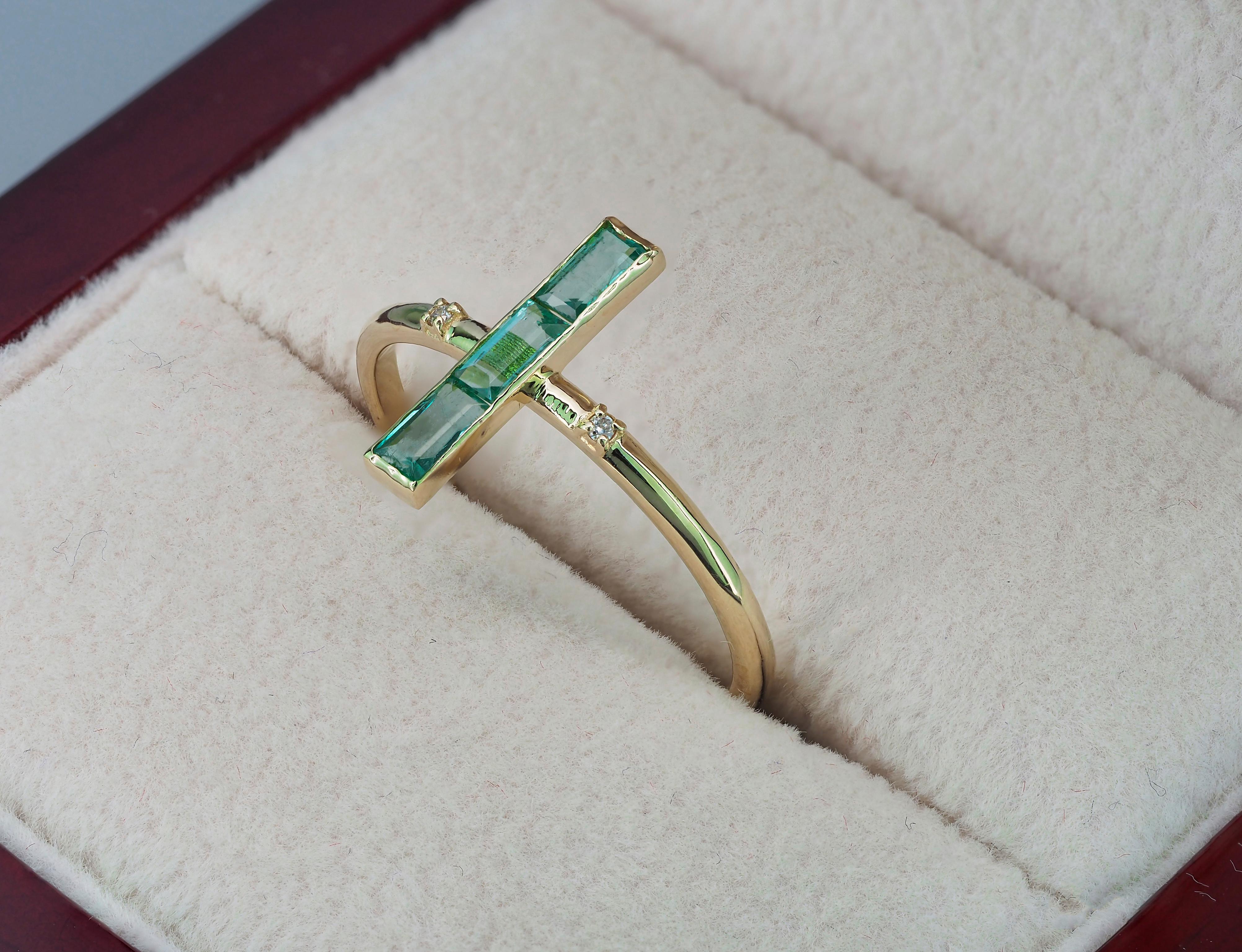 14k gold ring with natural Emeralds.  For Sale 2