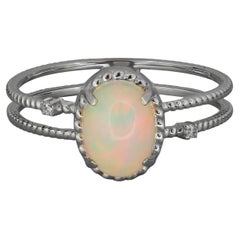 Anillo de Oro de 14k con Ópalo y Diamantes