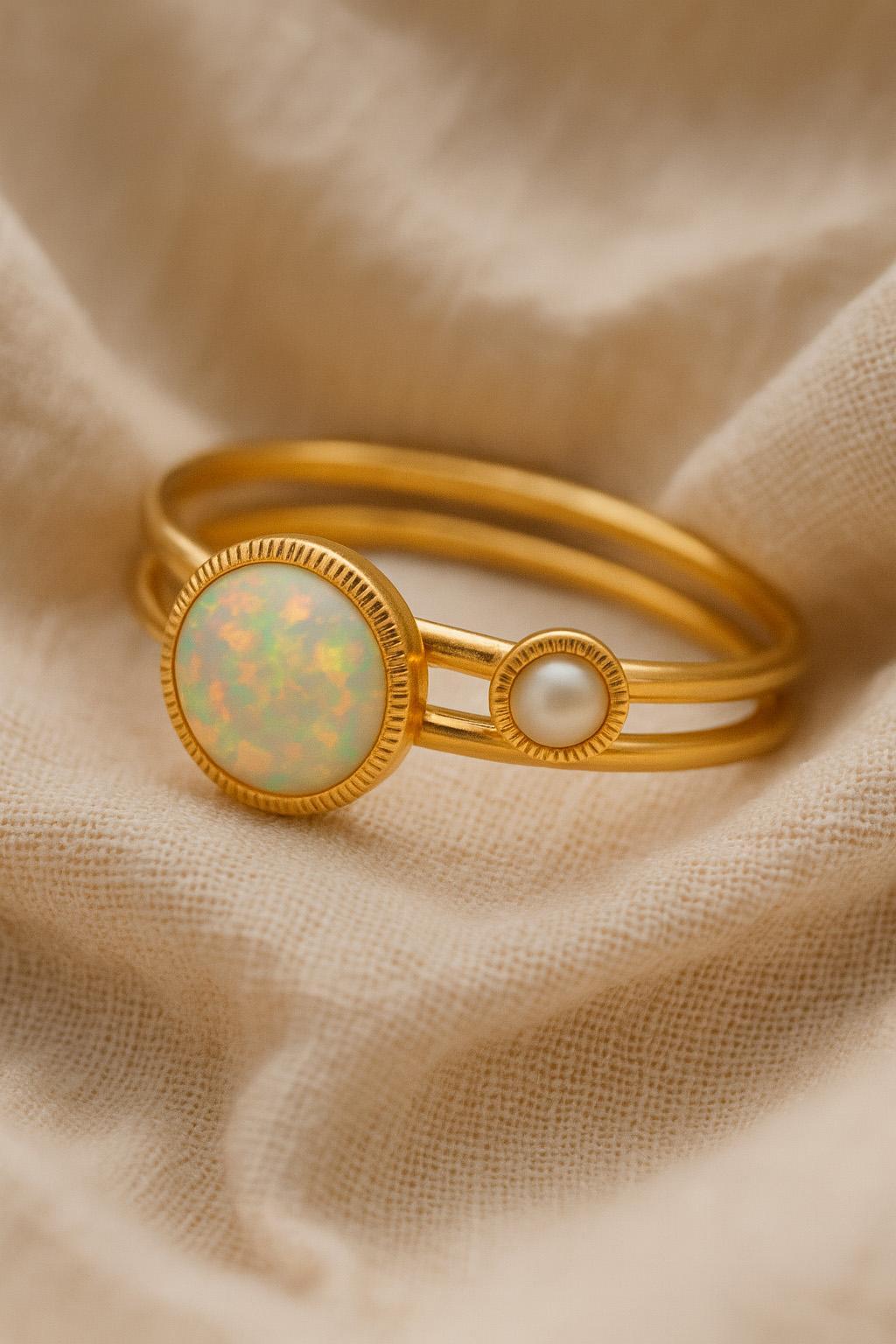 Im Angebot: 14k Goldring mit Opal-Cabochon und Perle () 5