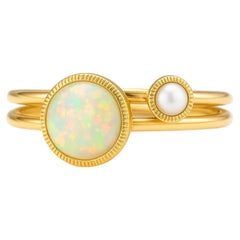 14k gold ring with opal cabochon and pearl