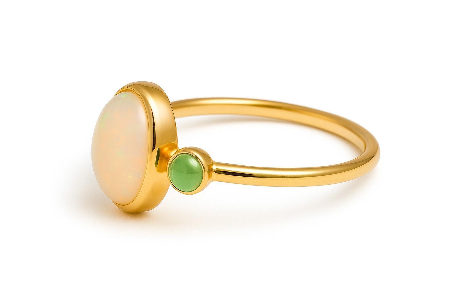 Im Angebot: 14k Goldring mit Opal-Cabochon und Peridot () 2