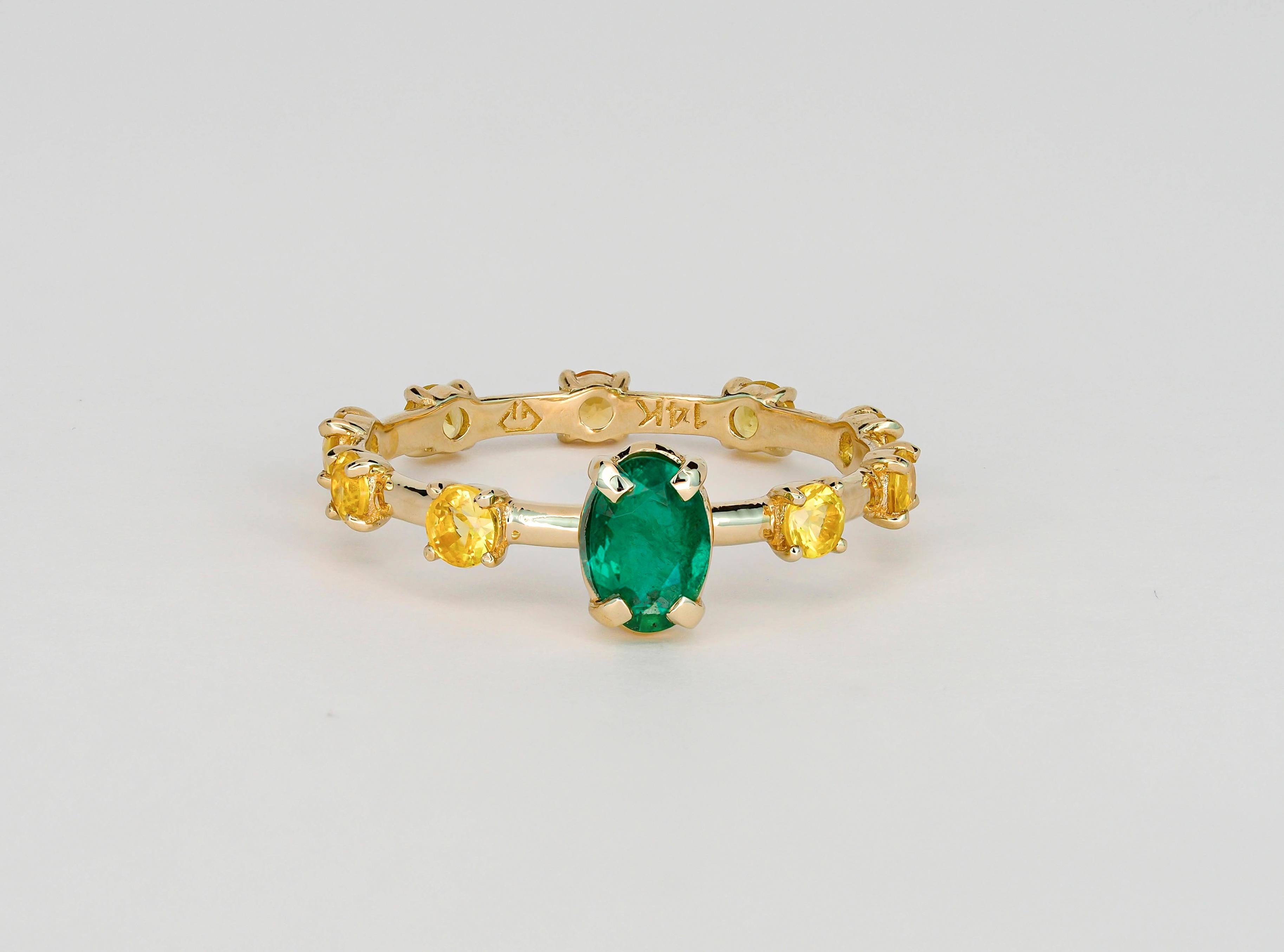En vente :  Bague d'éternité en or 14 carats avec émeraude ovale et saphirs 6