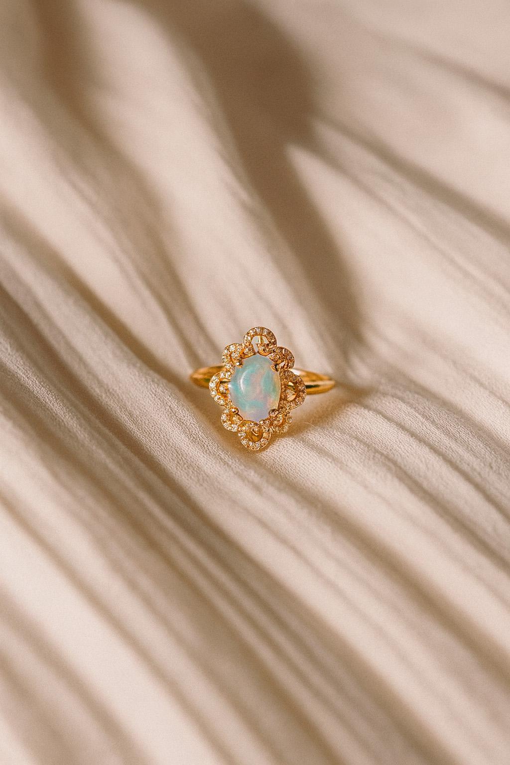 in vendita:  Anello in oro 14k con opale ovale cabochon 2