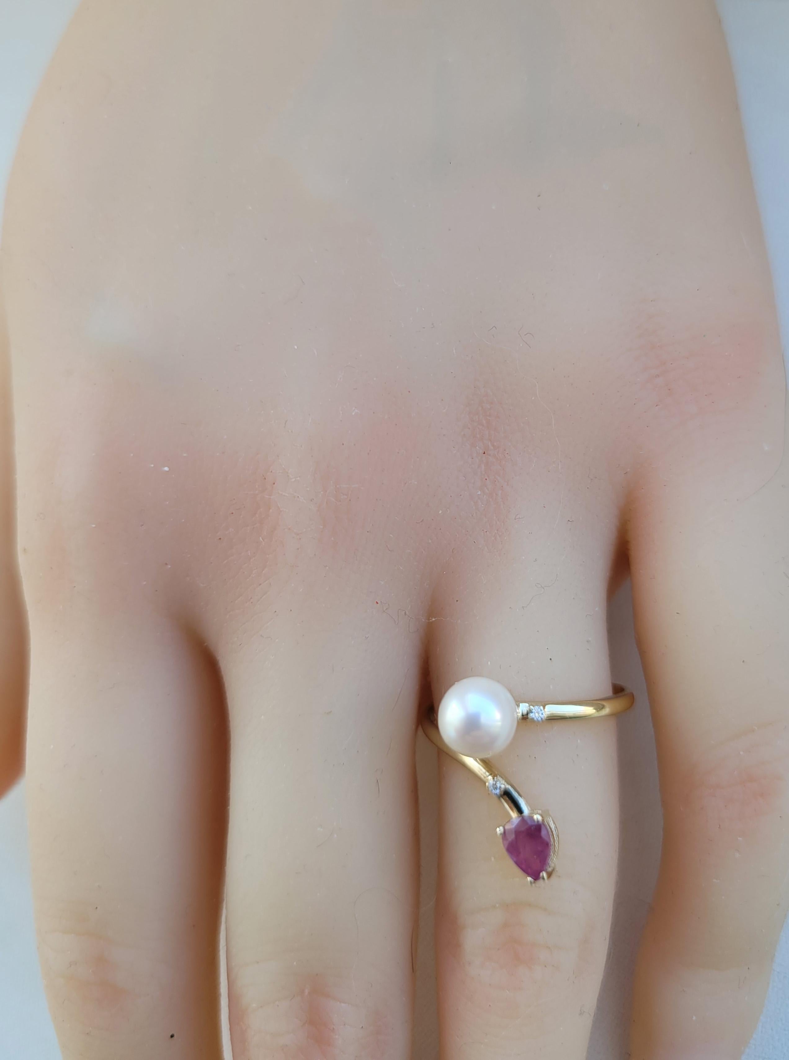 in vendita:  Anello in oro 14k con perle, rubini e diamanti 6