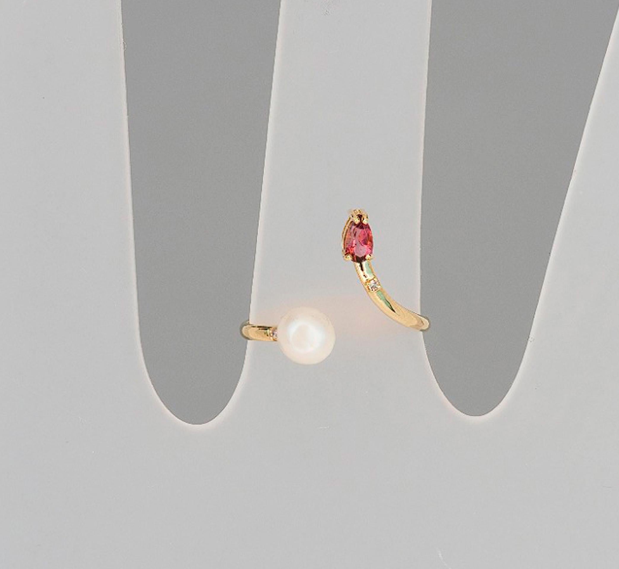 in vendita:  Anello in oro 14k con perle, rubini e diamanti 10