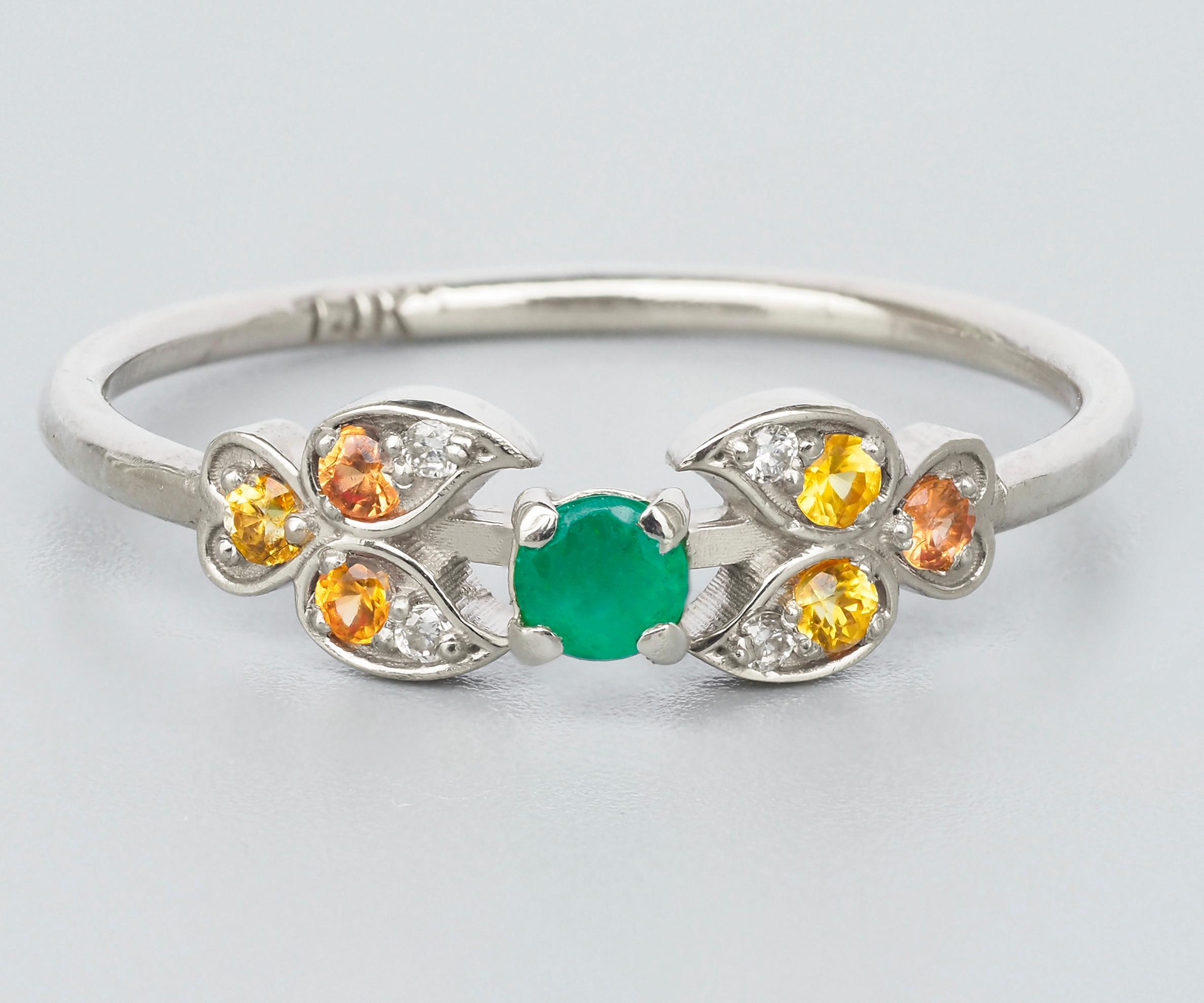 Im Angebot: Ring mit Smaragd, Diamanten und Saphiren aus 14k Gold. Kleiner Ring () 2