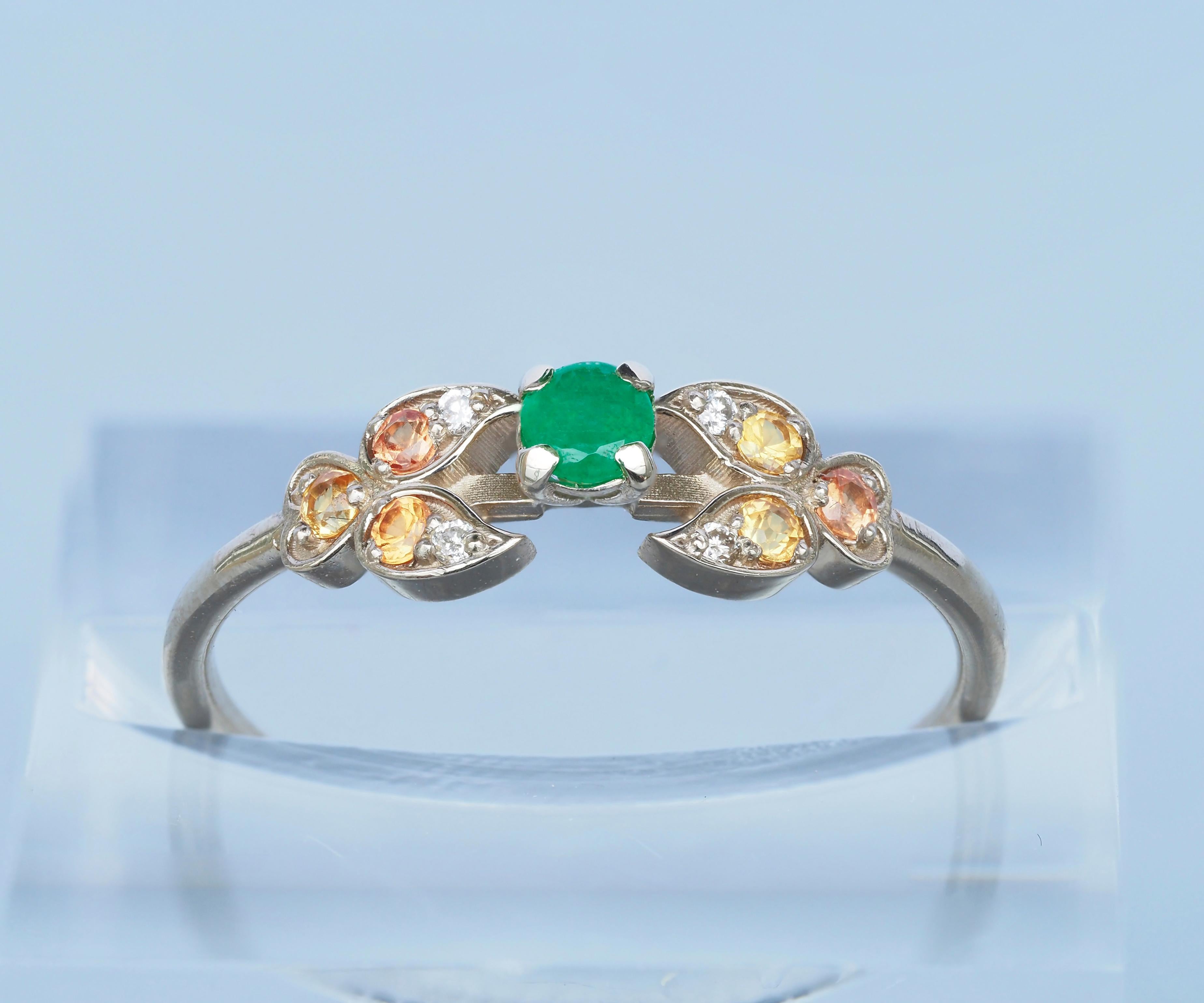 14k Gold Ring with Round Emerald, Diamonds and Sapphires In New Condition For Sale In Istanbul, TR