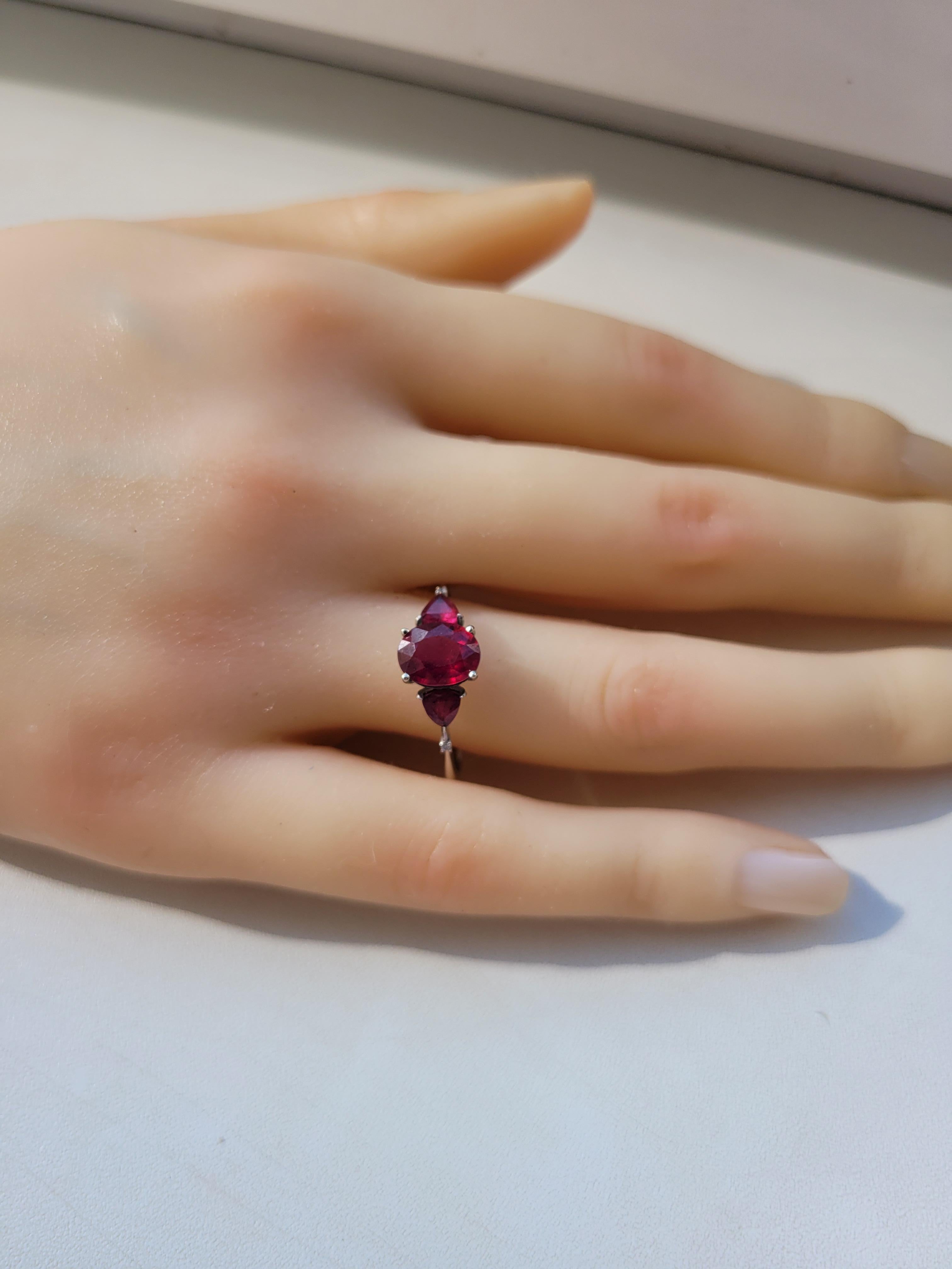 En vente :  Bague en or 14 carats avec rubis et diamants 3