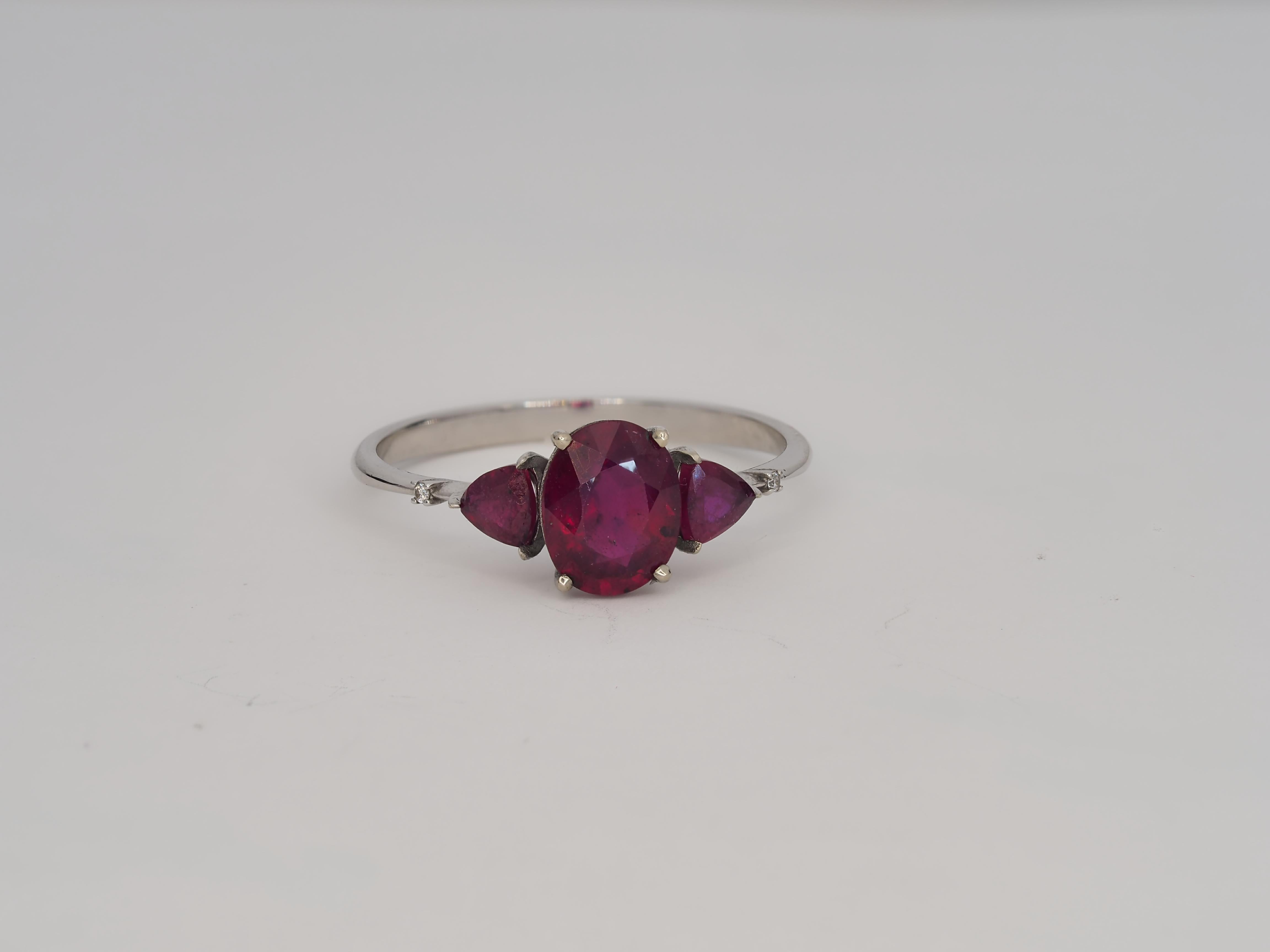 En vente :  Bague en or 14 carats avec rubis et diamants 2