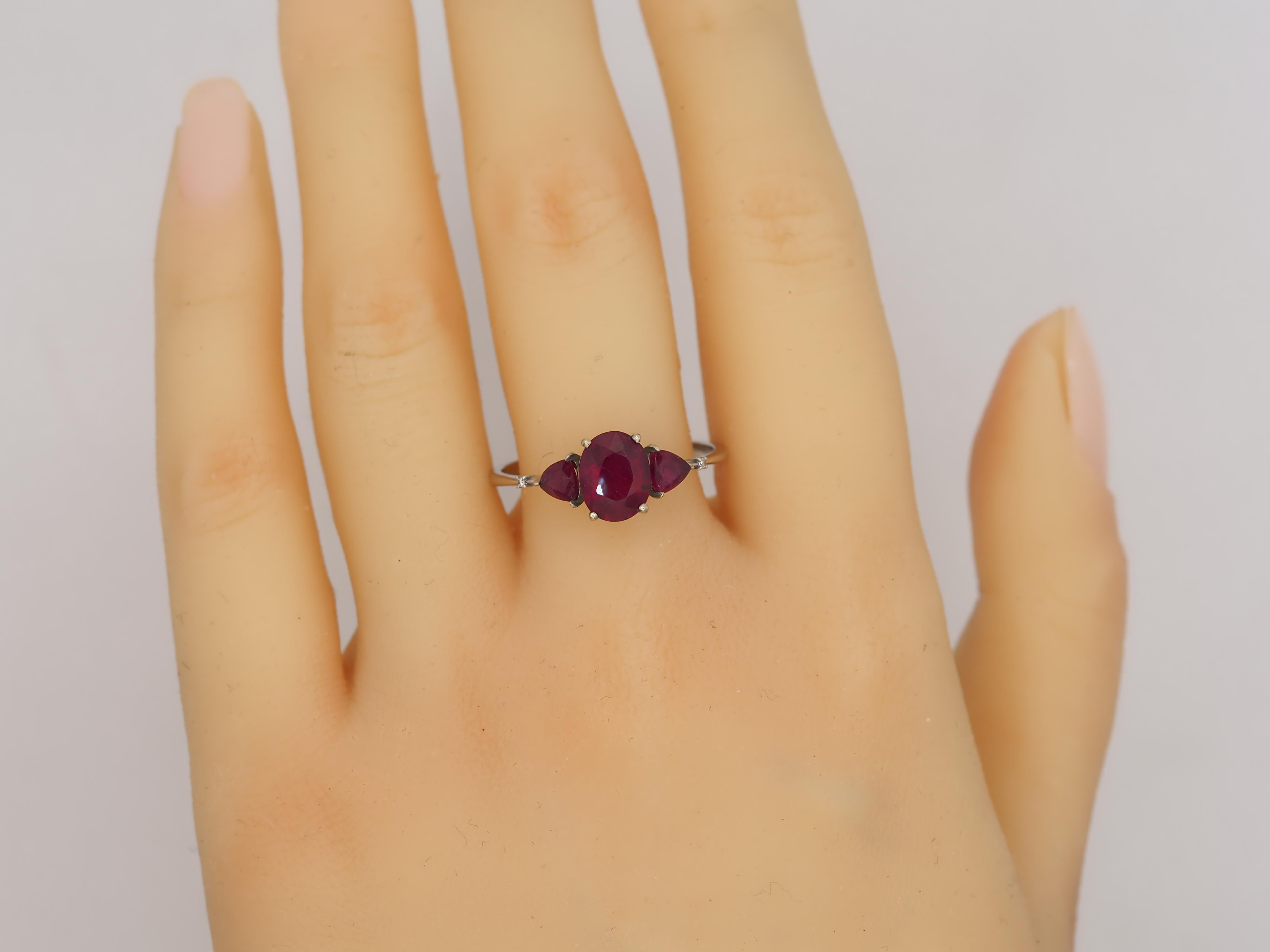 En vente :  Bague en or 14 carats avec rubis et diamants 4
