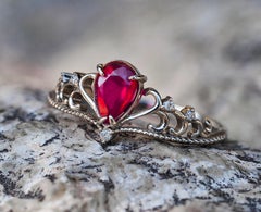 14 karat Gold Ring with Ruby and Diamonds