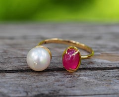 Oval cabochon ruby and pearl 14k gold ring
