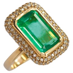 14k Gold Ring with Russian Mine 5.82 Ct Emerald and Diamonds