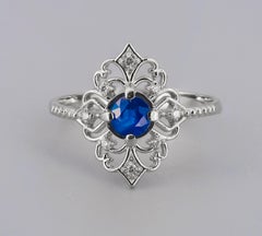 Ring aus 14 Karat Gold im Vintage-Stil mit blauem Saphir und Diamanten