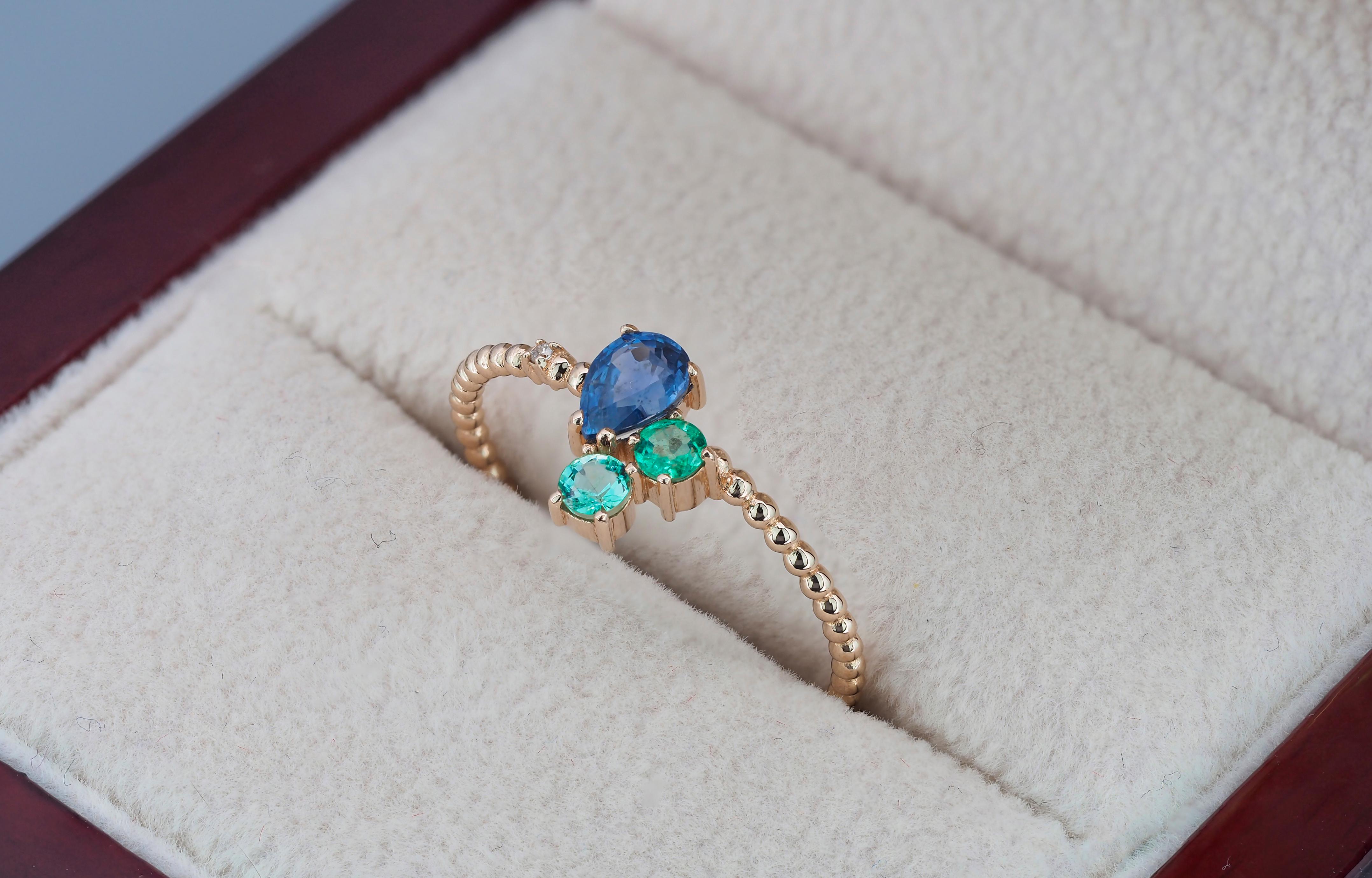 For Sale:  Sapphire, emeralds 14k gold ring 8