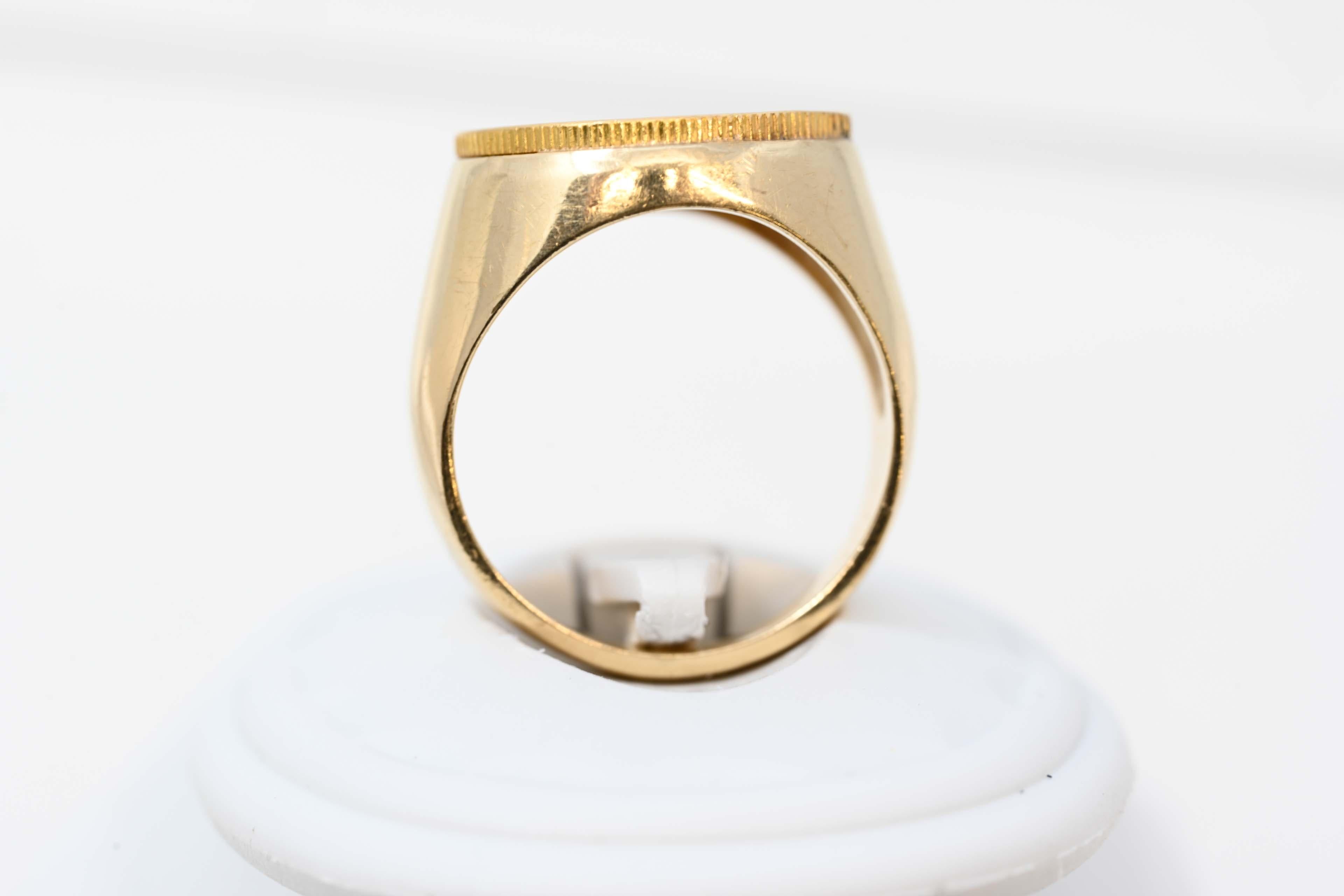 Bague en or 14 carats avec pièce d'or d'Afrique du Sud 1891-1991 Bon état - En vente à Montreal, QC