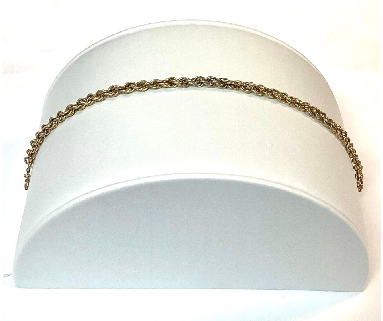 Bracciale da donna in oro giallo 14k, 3,3 grammi TW. Circa 7,75 pollici di lunghezza. 

Marcato 585 (14K). 
