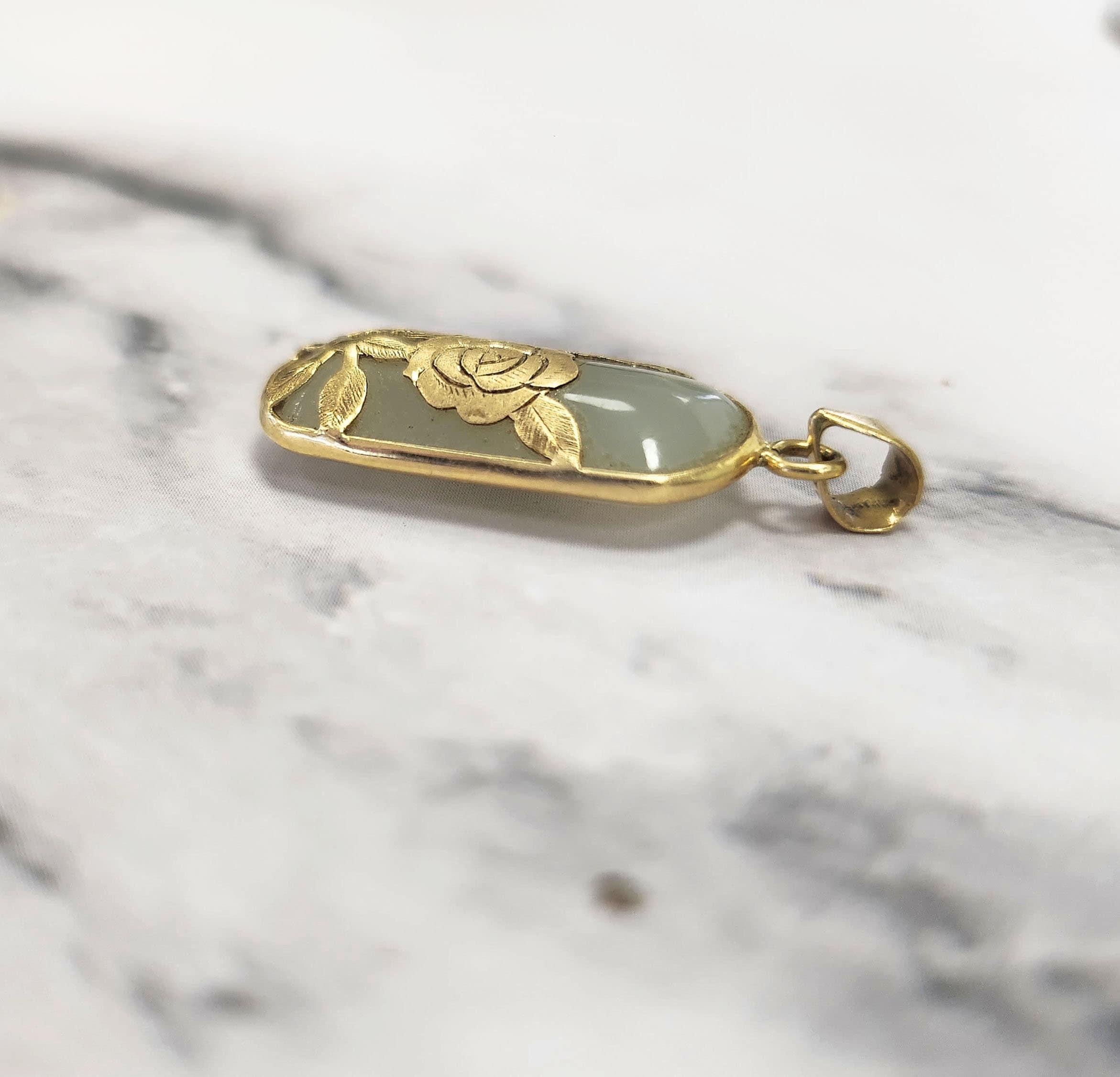 Contemporary 14K Gold Rose Flower Engraved Nephrite Gemstone Pendant – Elegant Floral Jewelry For Sale