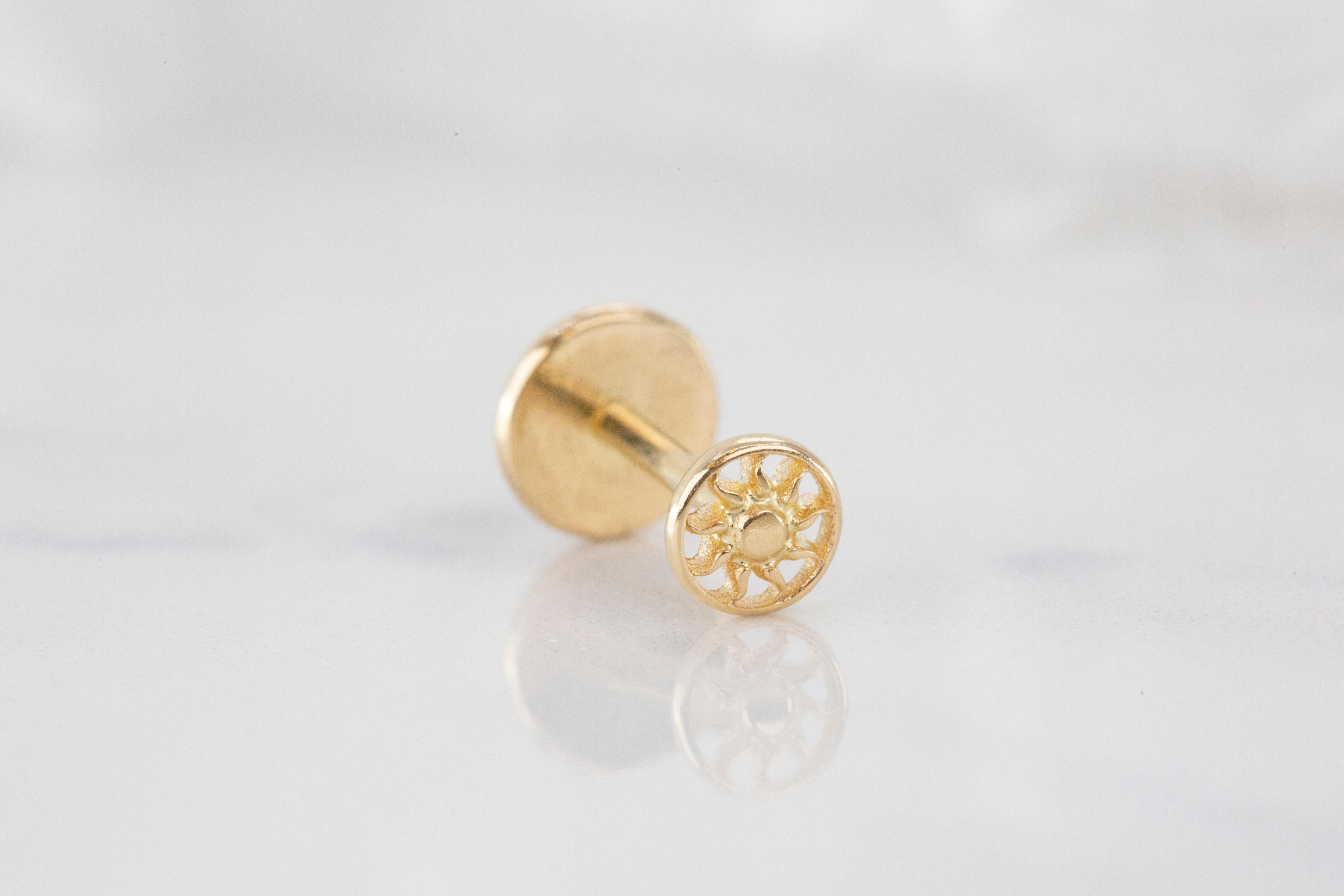 14K Gold Round and Circle Piercing, Gold Stud Earring For Sale 1