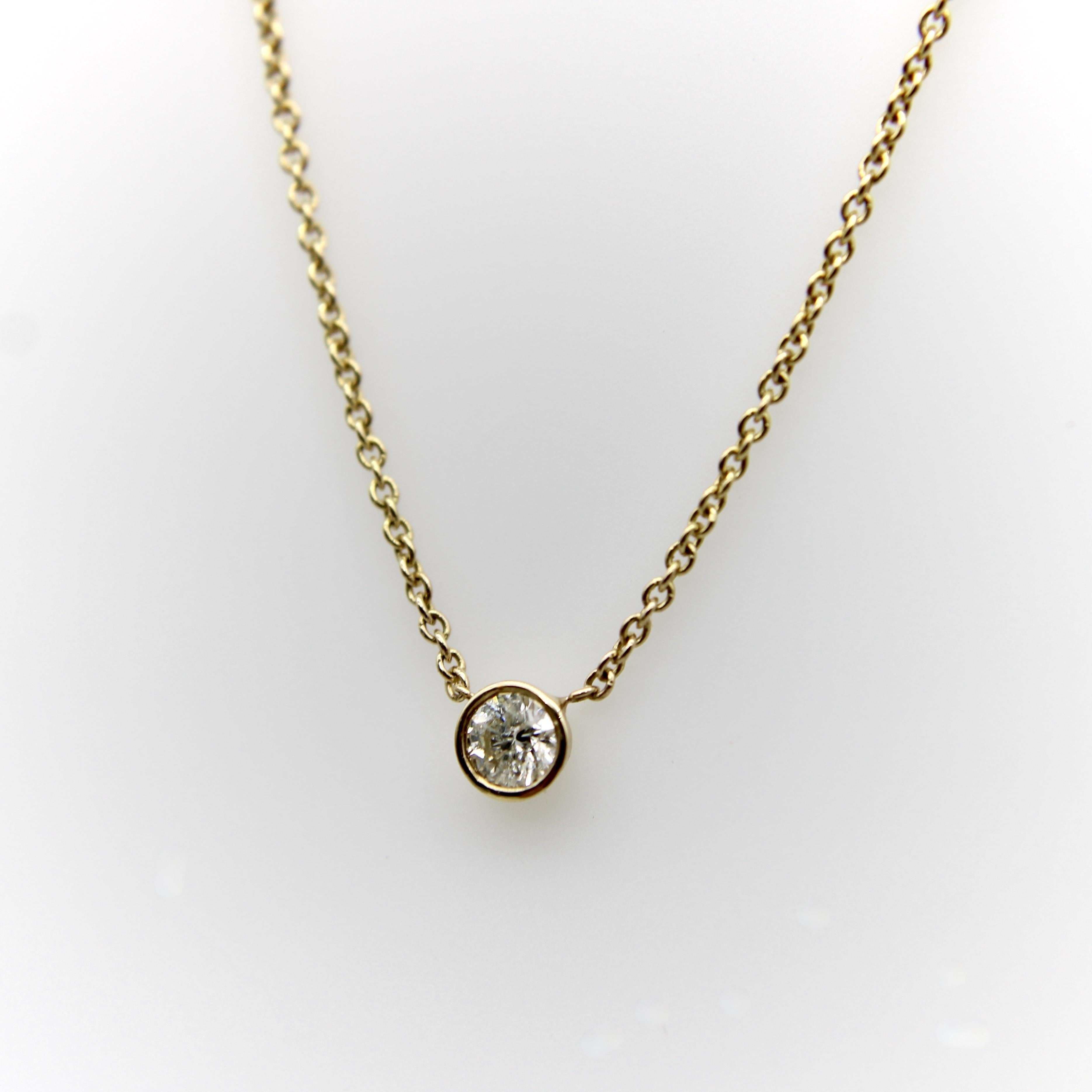 14K Gold Runde Lünette Set Diamant Halskette (Moderne) im Angebot
