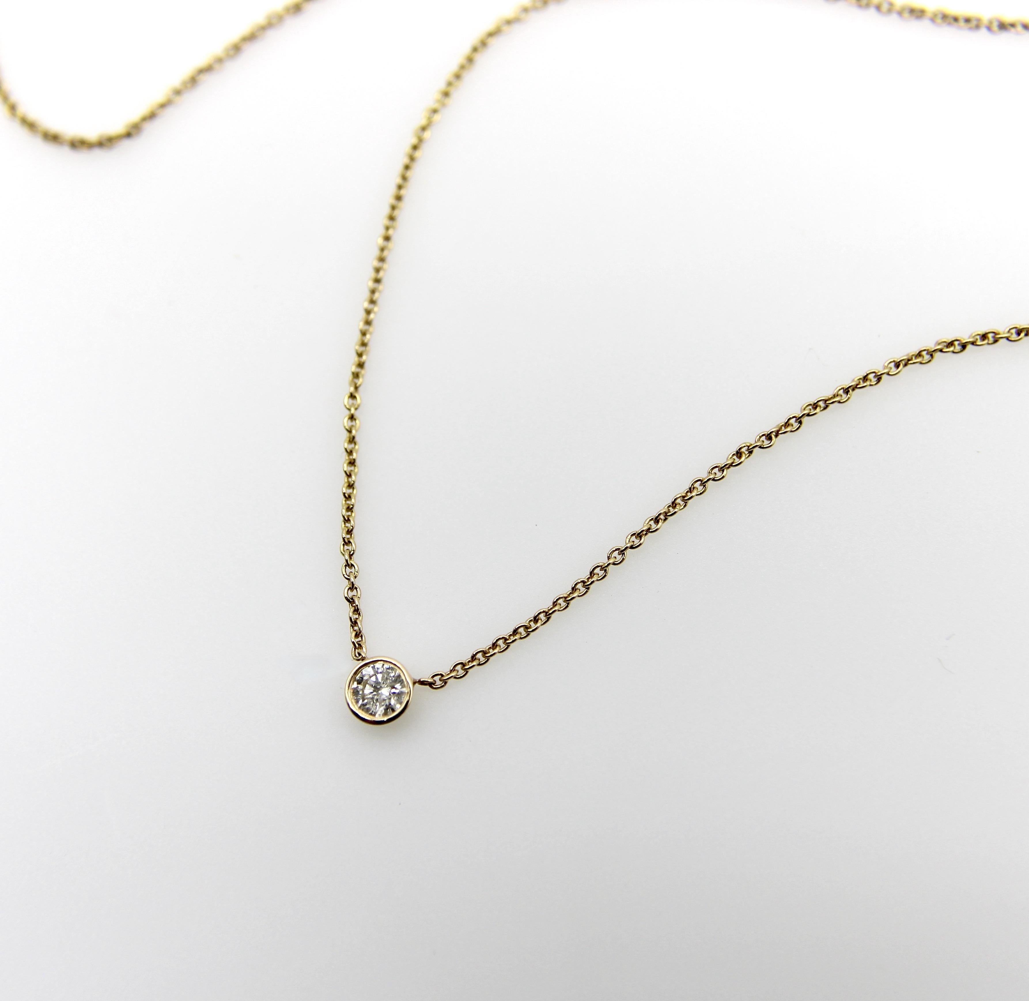 14K Gold Runde Lünette Set Diamant Halskette im Zustand „Gut“ im Angebot in Venice, CA