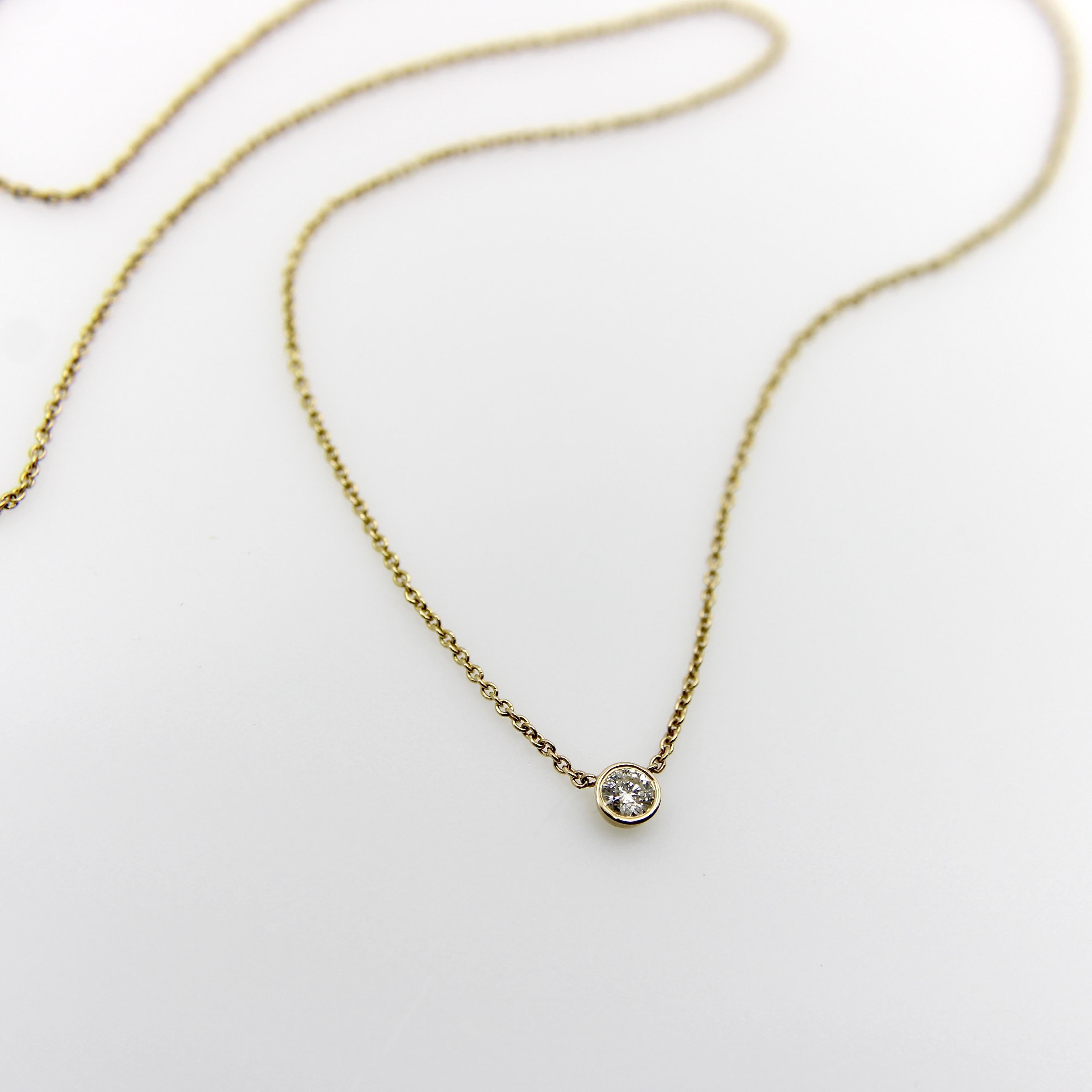 14K Gold Runde Lünette Set Diamant Halskette für Damen oder Herren im Angebot