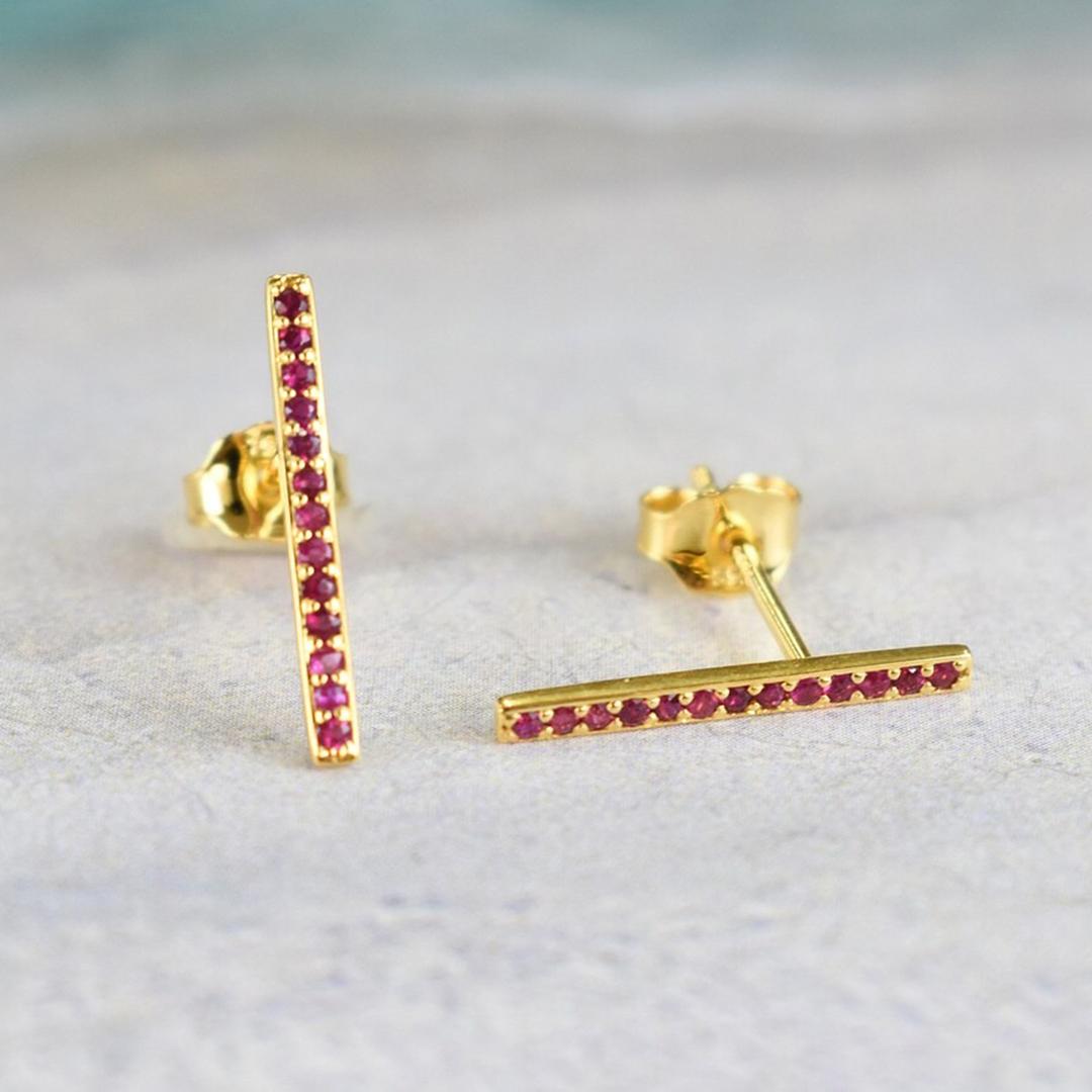 14K Gold Ruby 26 Pcs Sapphire Stud Earrings Bar Earrings In New Condition For Sale In Bangkok, TH