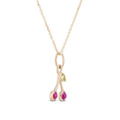Collar con colgante de cereza con rubí en cabujón de oro de 14k