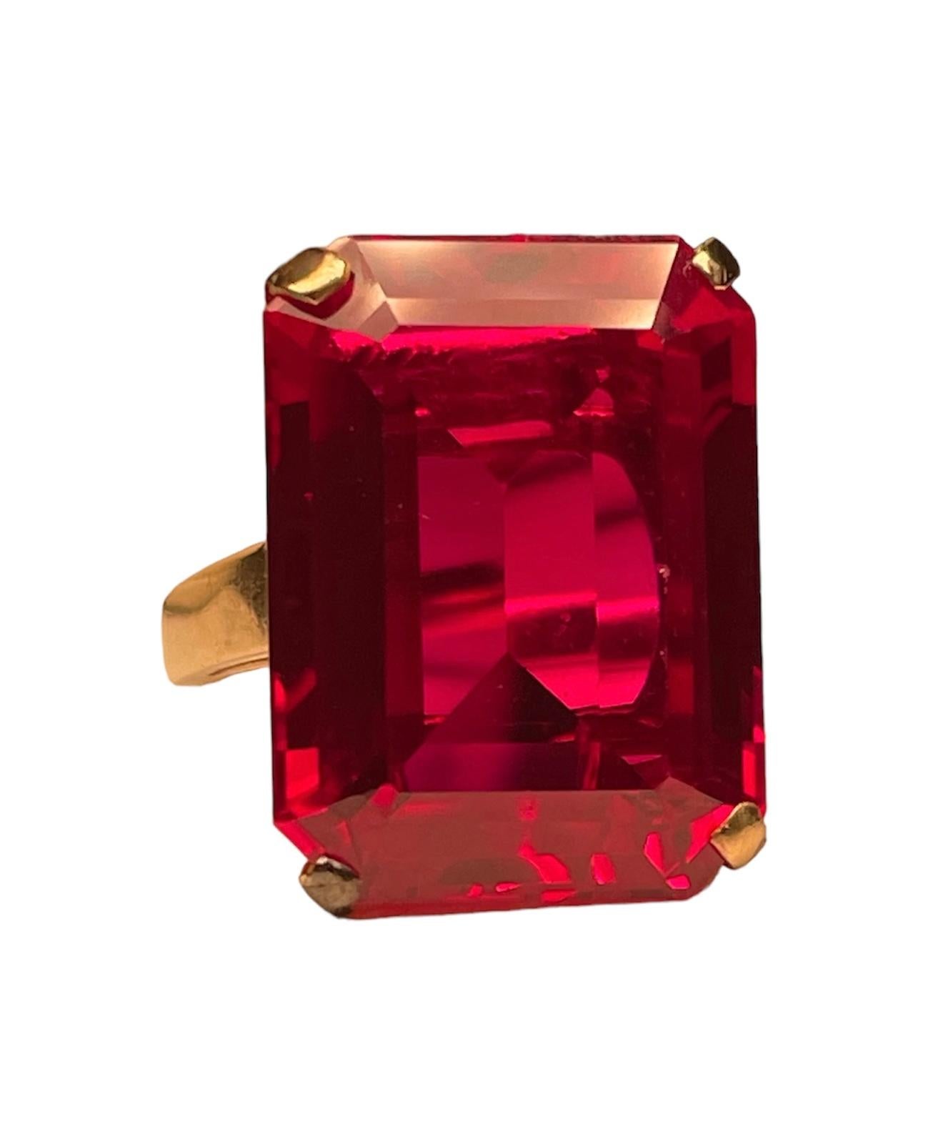 14K Gold Ruby Cocktail Ring In Fair Condition For Sale In Guaynabo, PR