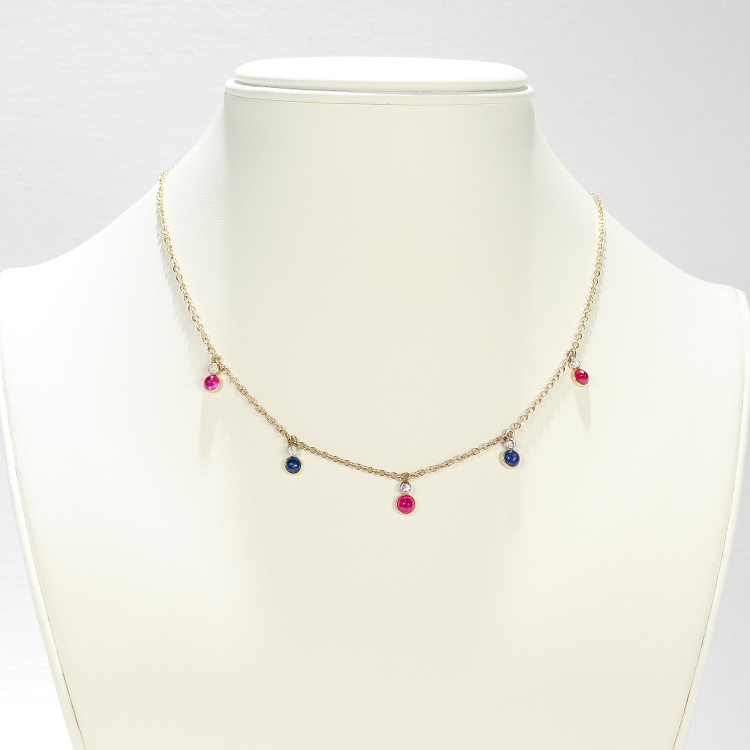 Collar de oro de 14 quilates, rubí, zafiro y diamantes con gota de estación en venta 2