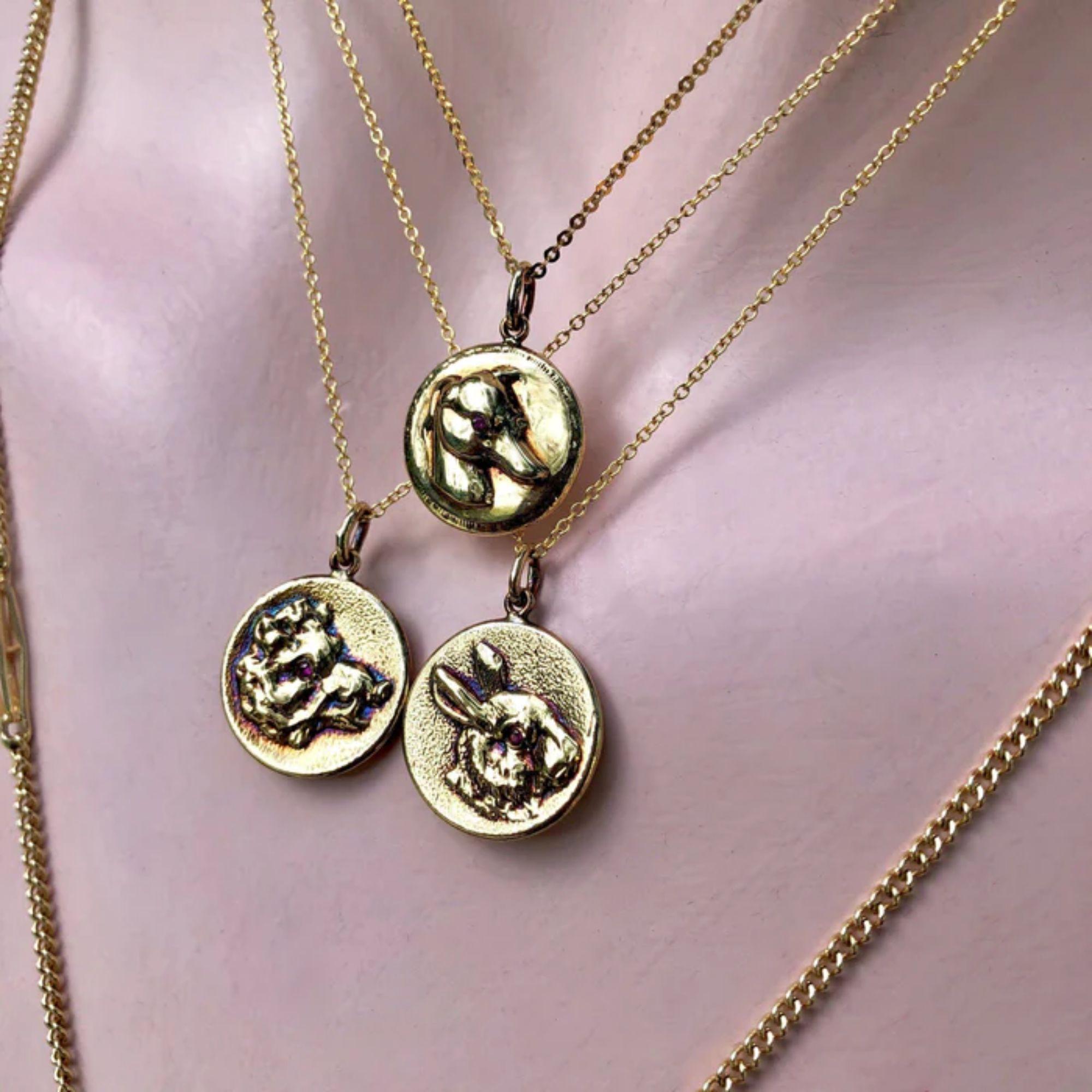 Colgante-Conejo de oro de 14k y rubí de inspiración victoriana en venta 1
