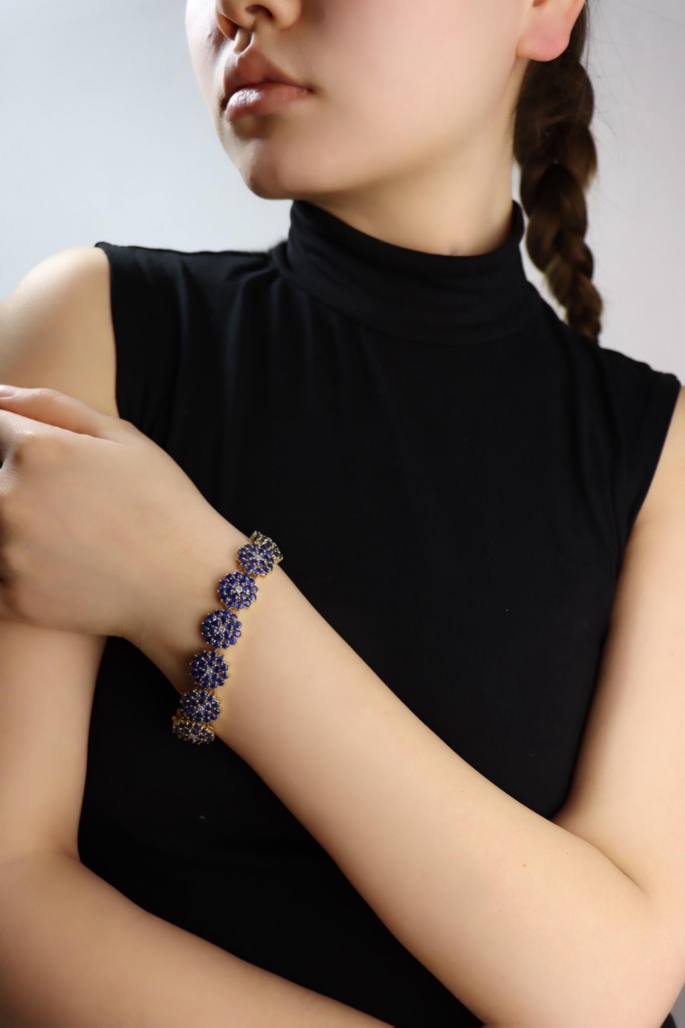 14K Gold Sapphire Diamonds Flower Bracelet
Mark:
IF
14K

Approximate Dimensions:
18.5 cm (Length) 
1.5 cm (Width)
0.8 carat (Diamonds)
23.4 carat (Sapphire)
37.3 grams in weight.