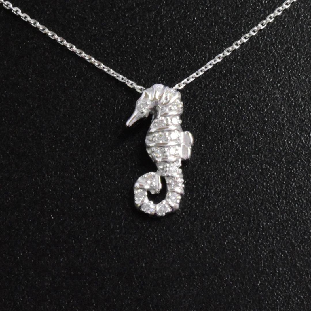 14k Gold Seahorse Diamond Charm Necklace Sea Life Necklace In New Condition For Sale In Bangkok, TH