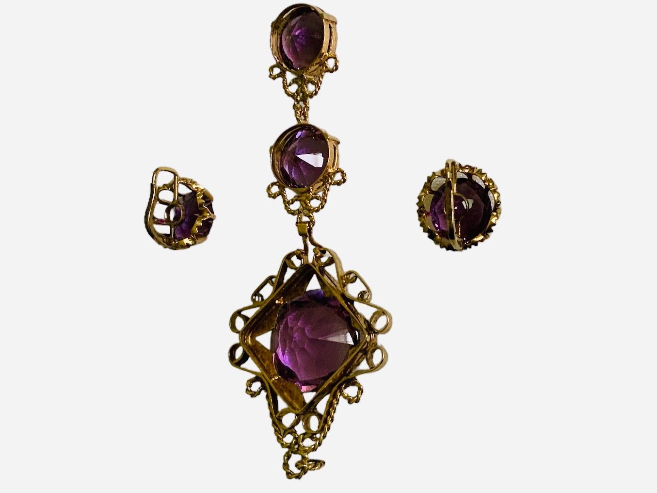 Modern 14K Gold Set Of Amethyst Pendant And Pair Of Earrings For Sale