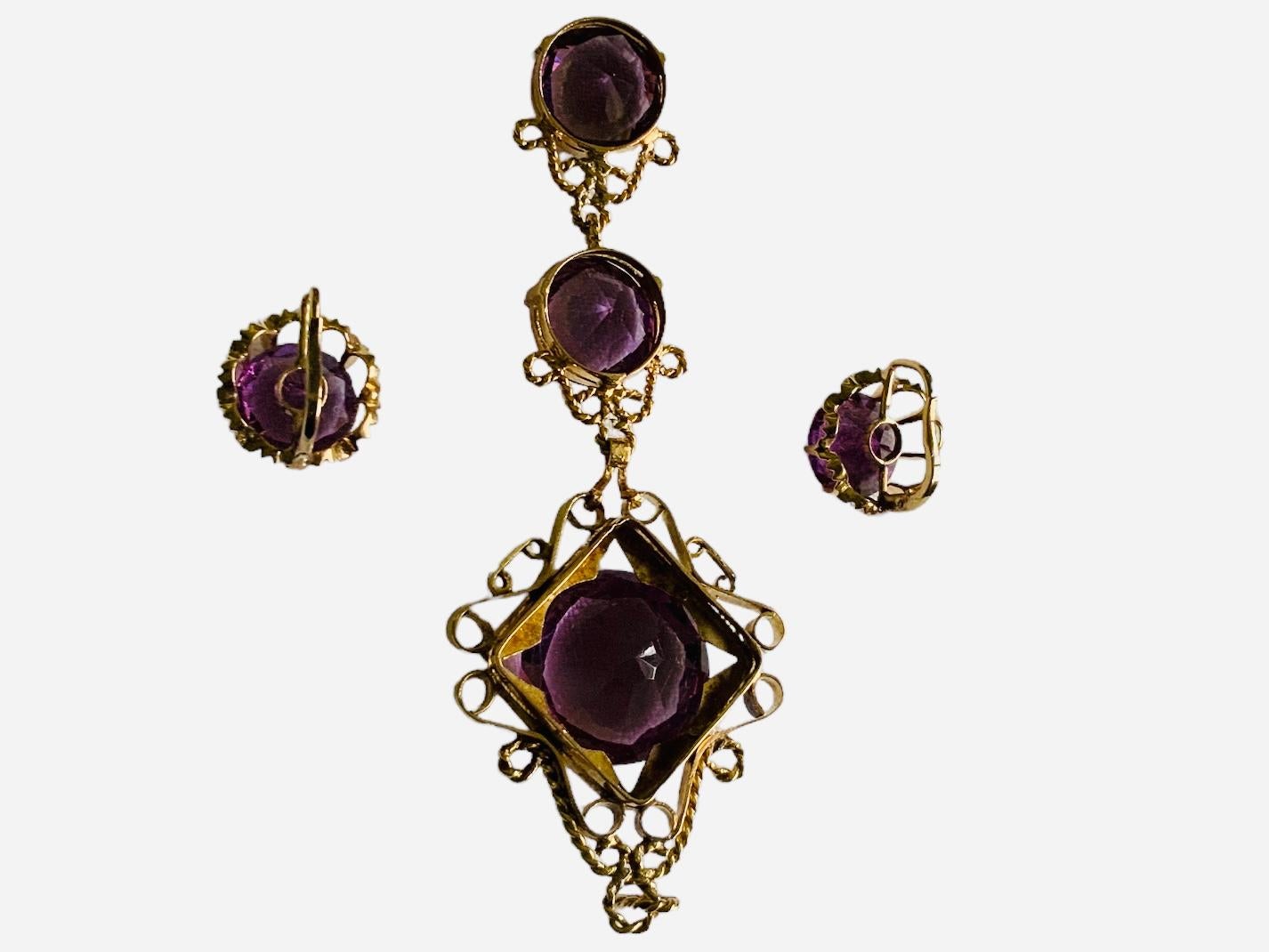 14K Gold Set Of Amethyst Pendant And Pair Of Earrings For Sale 1