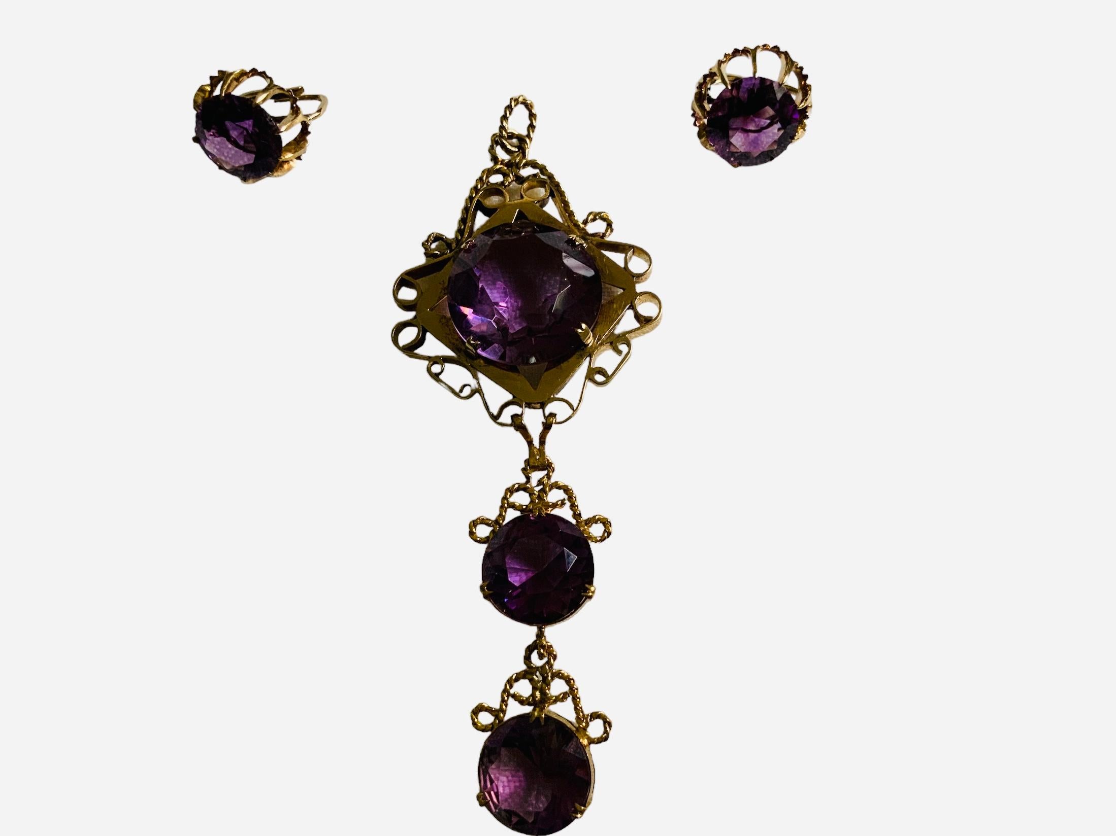14K Gold Set Of Amethyst Pendant And Pair Of Earrings For Sale 2