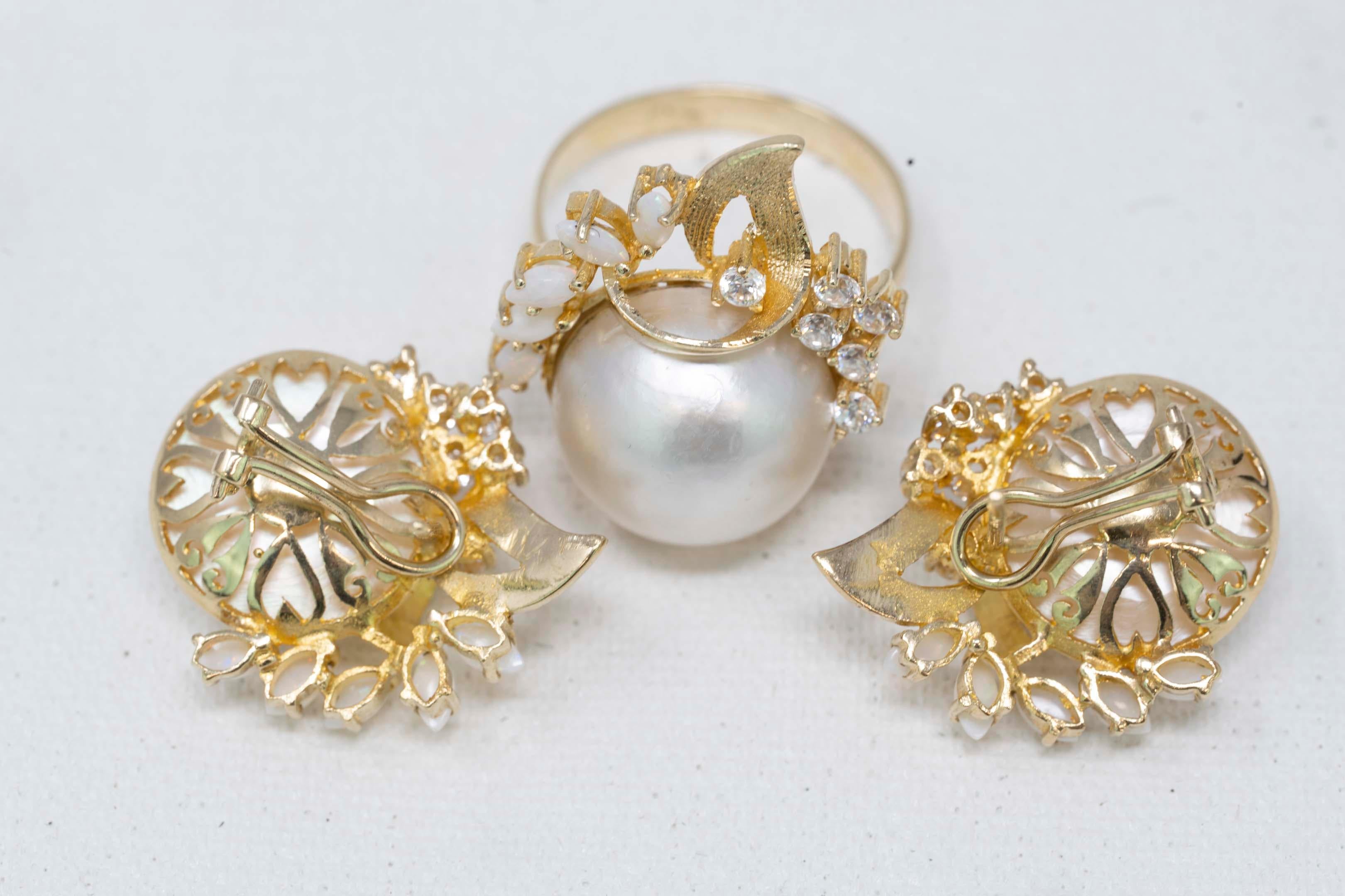 14k Gold Set of Ring & Earrings Mabe Pearl Opal and Diamonds For Sale 1